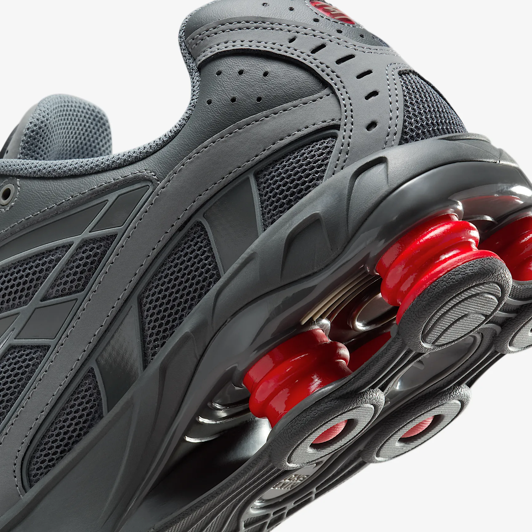9B0E0F_Nike-Shox-Ride-2_SMOKE-GREY-UNIVERSITY-RED_IM5999-084_img7