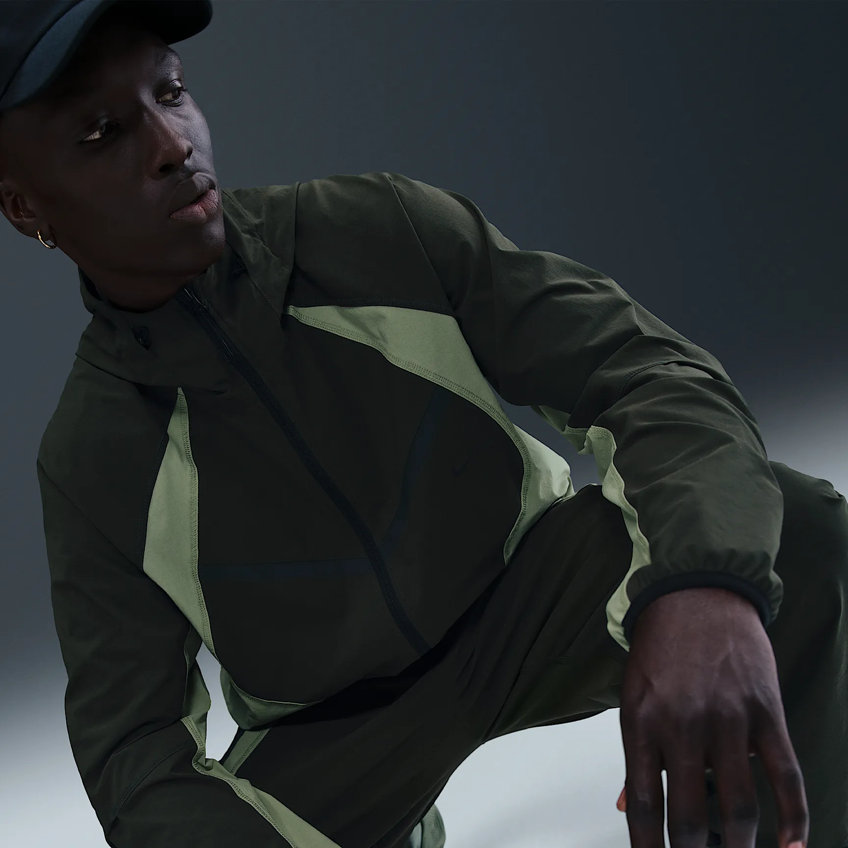 78846D_Nike-Tech-Dri-FIT-Woven-Colour-Block-Windrunner-Loose-Jacket_SEQUOIA_IH8461-355_img2