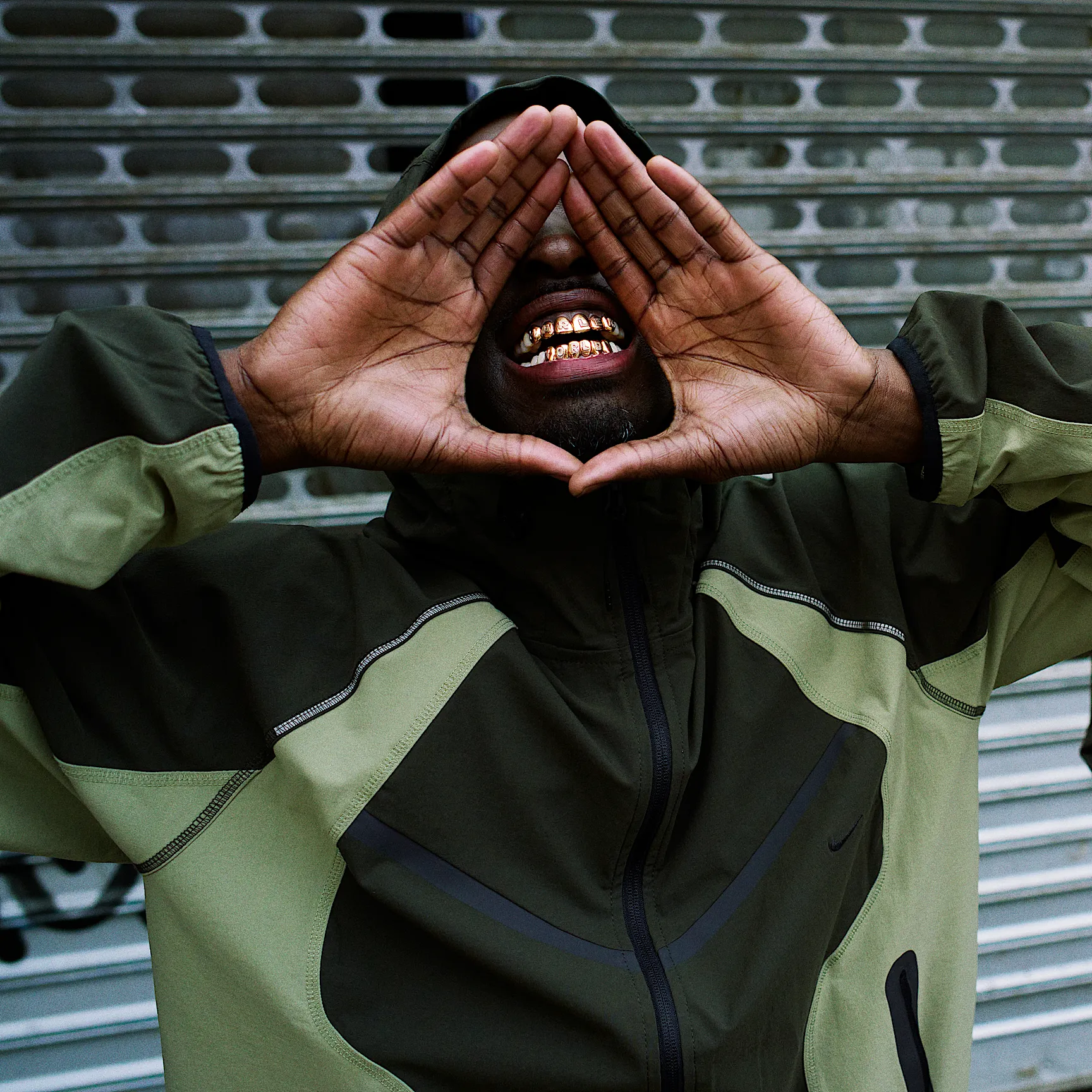 78846D_Nike-Tech-Dri-FIT-Woven-Colour-Block-Windrunner-Loose-Jacket_SEQUOIA_IH8461-355_img4