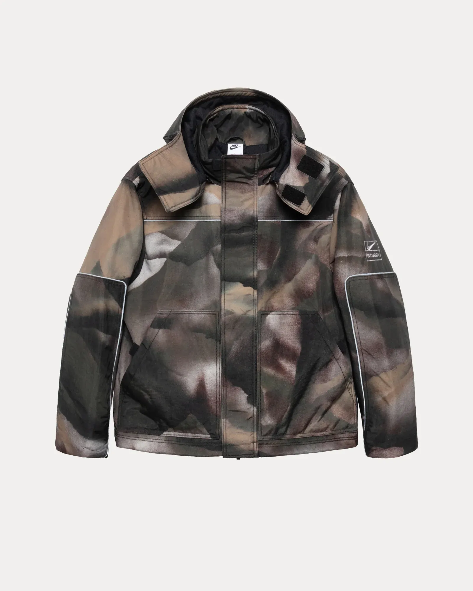 626466_Nike-x-Stussy-Utility-Hooded-Jacket_MULTI_HQ8520-900_img0