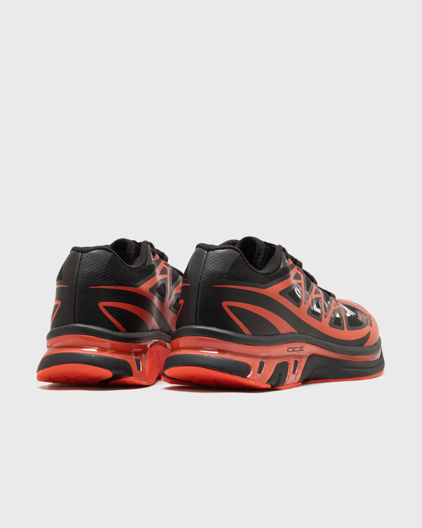 B93224_MM6-Maison-Margiela-x-Salomon-XT_BLACK-CHERRY-TOMATO_SH1WS0020-P6303-HB050_img3