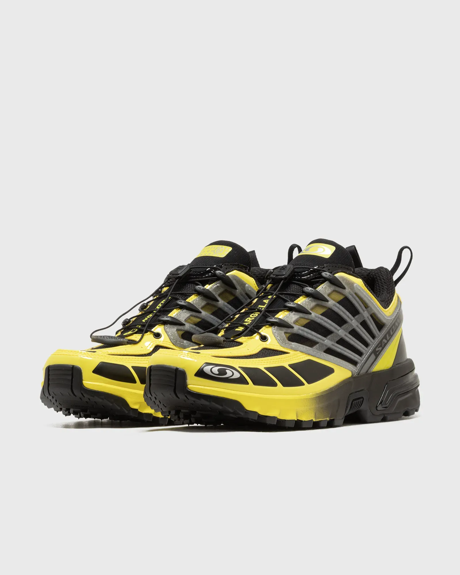 E0CB39_MM6-Maison-Margiela-x-Salomon-ACS-Pro_BLACK-BLAZING-YELLOW_S59WS0214-P6163-HB006_img1