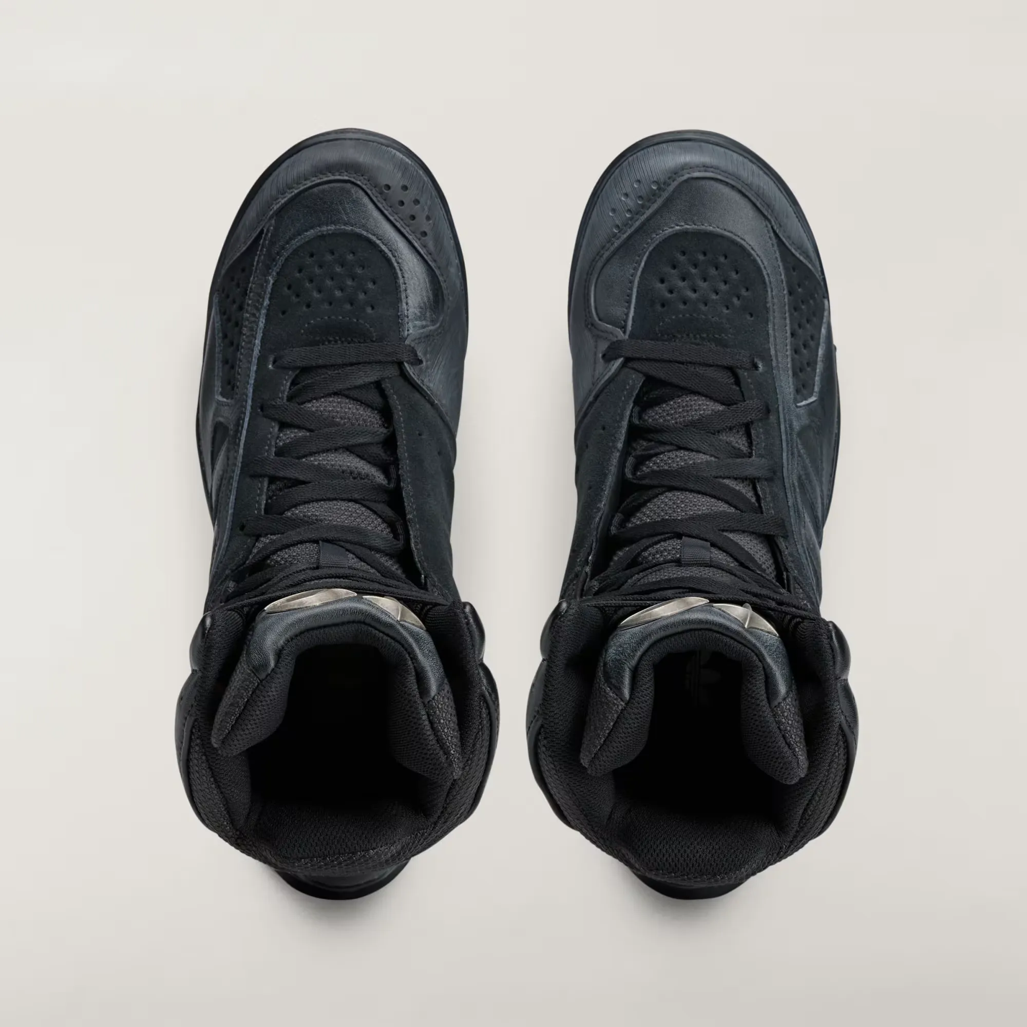 000000_Thug-Club-x-adidas-GSG-9-Boot_TRIPLE-BLACK_JP6032_img1