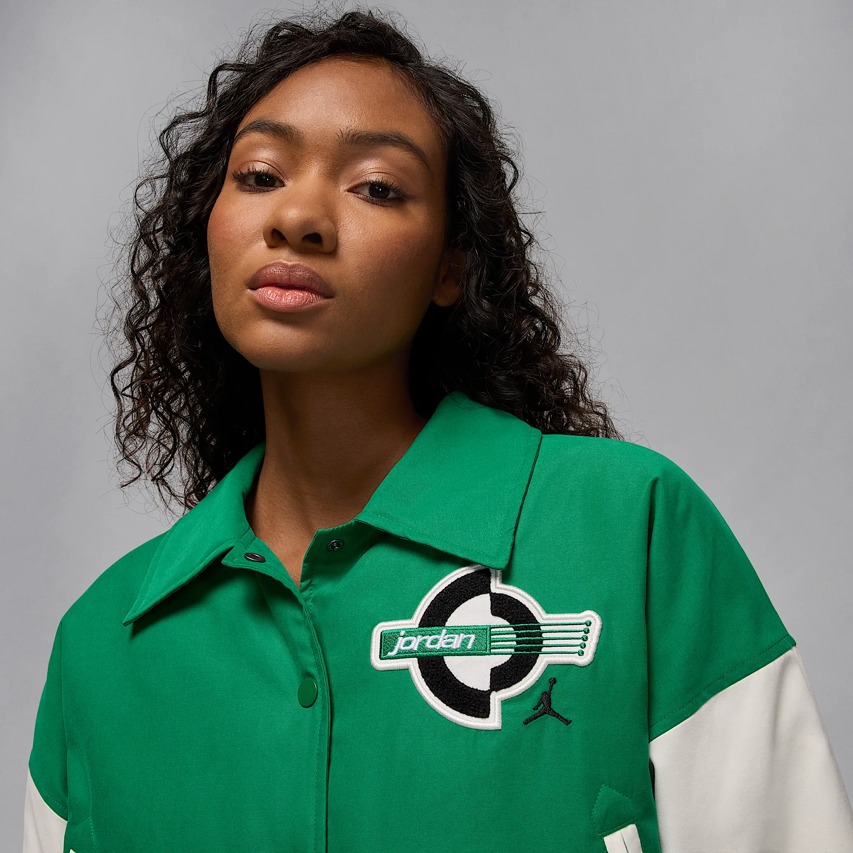 0E6A44_Jordan-Brooklyn-Therma-FIT-Varsity-Jacket-WMNS_-MALACHITE_HV0403-365_img2