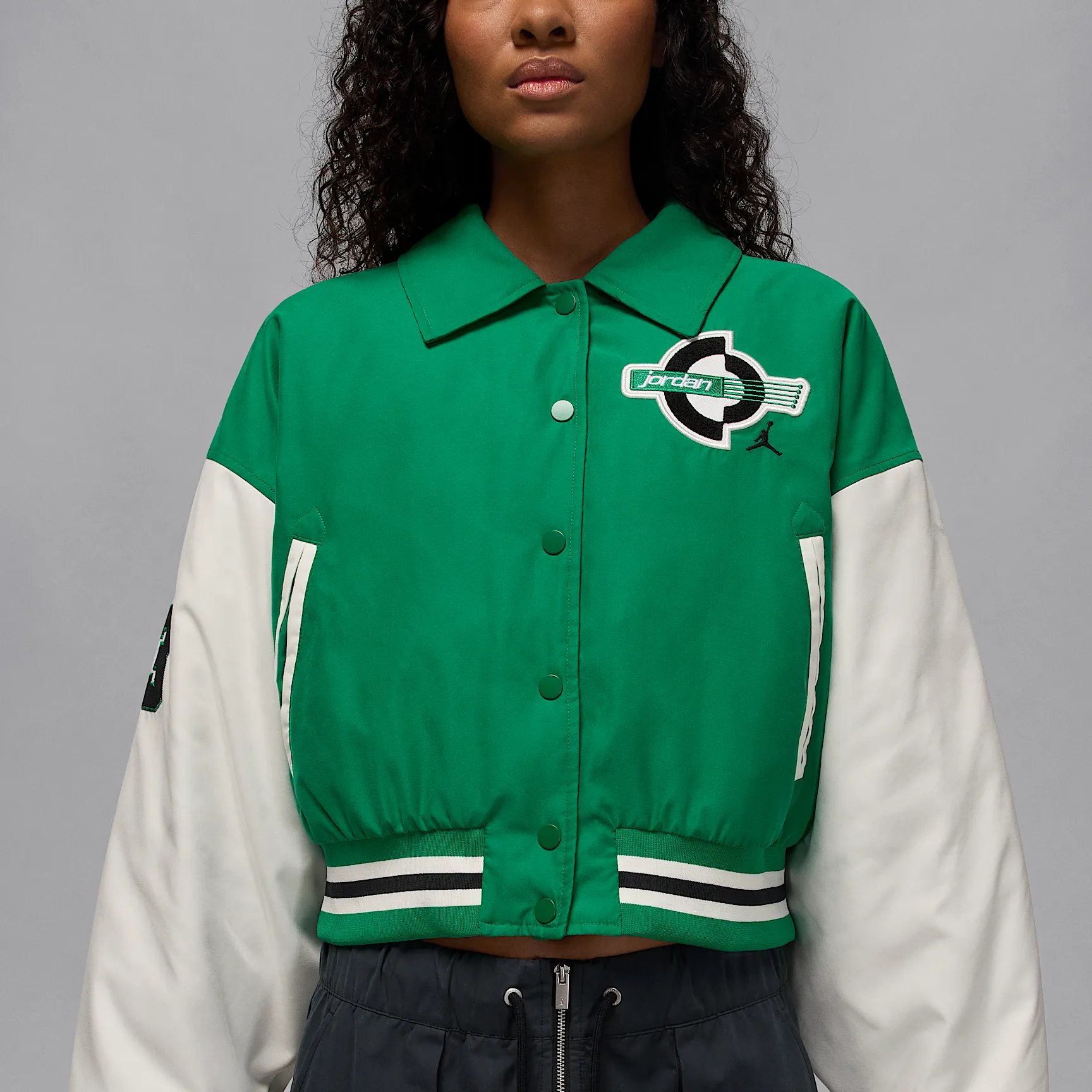 0E6A44_Jordan-Brooklyn-Therma-FIT-Varsity-Jacket-WMNS_-MALACHITE_HV0403-365_img3