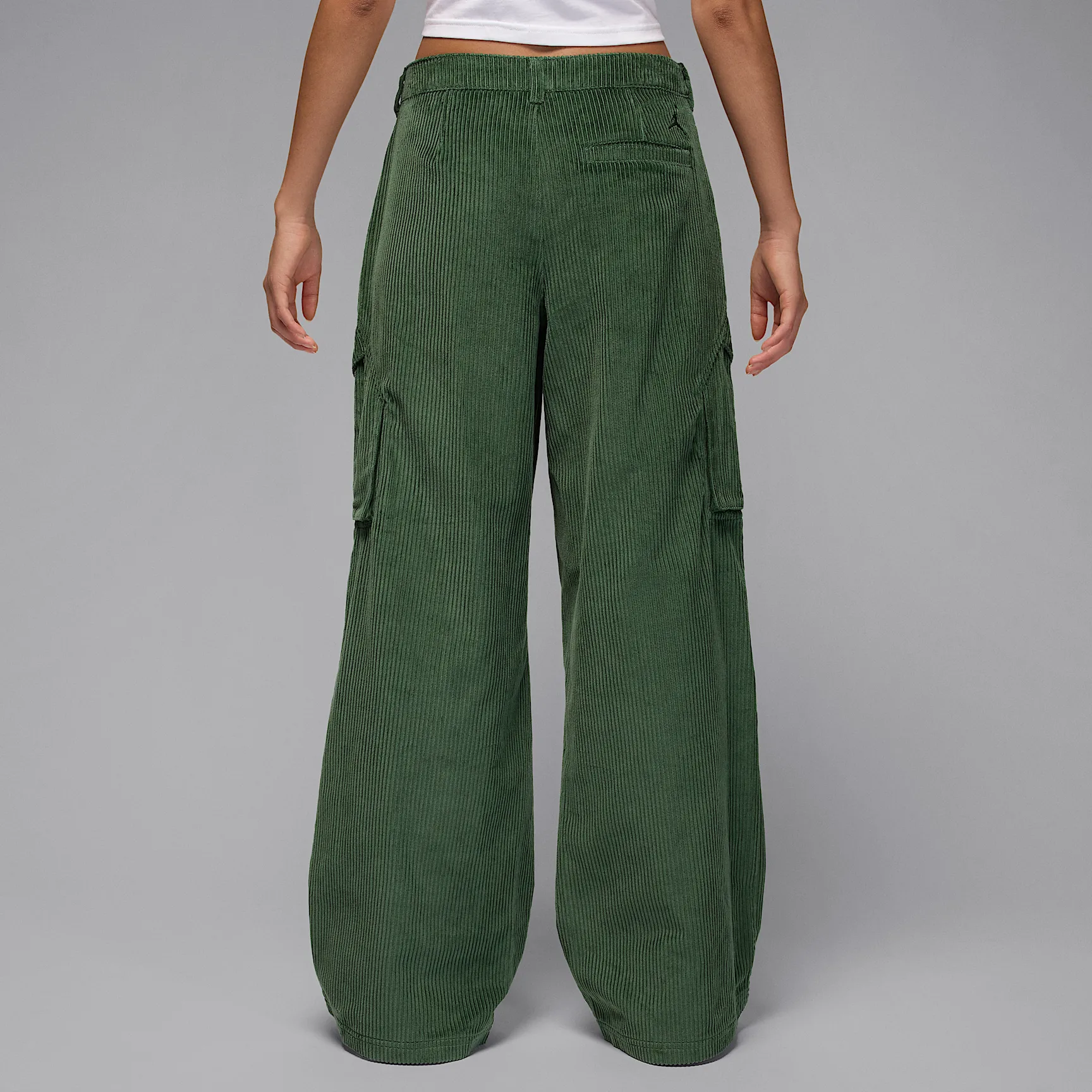 354836_Jordan-Flight-Chicago-Corduroy-Trousers-WMNS_FIR_HV0346-323_img1