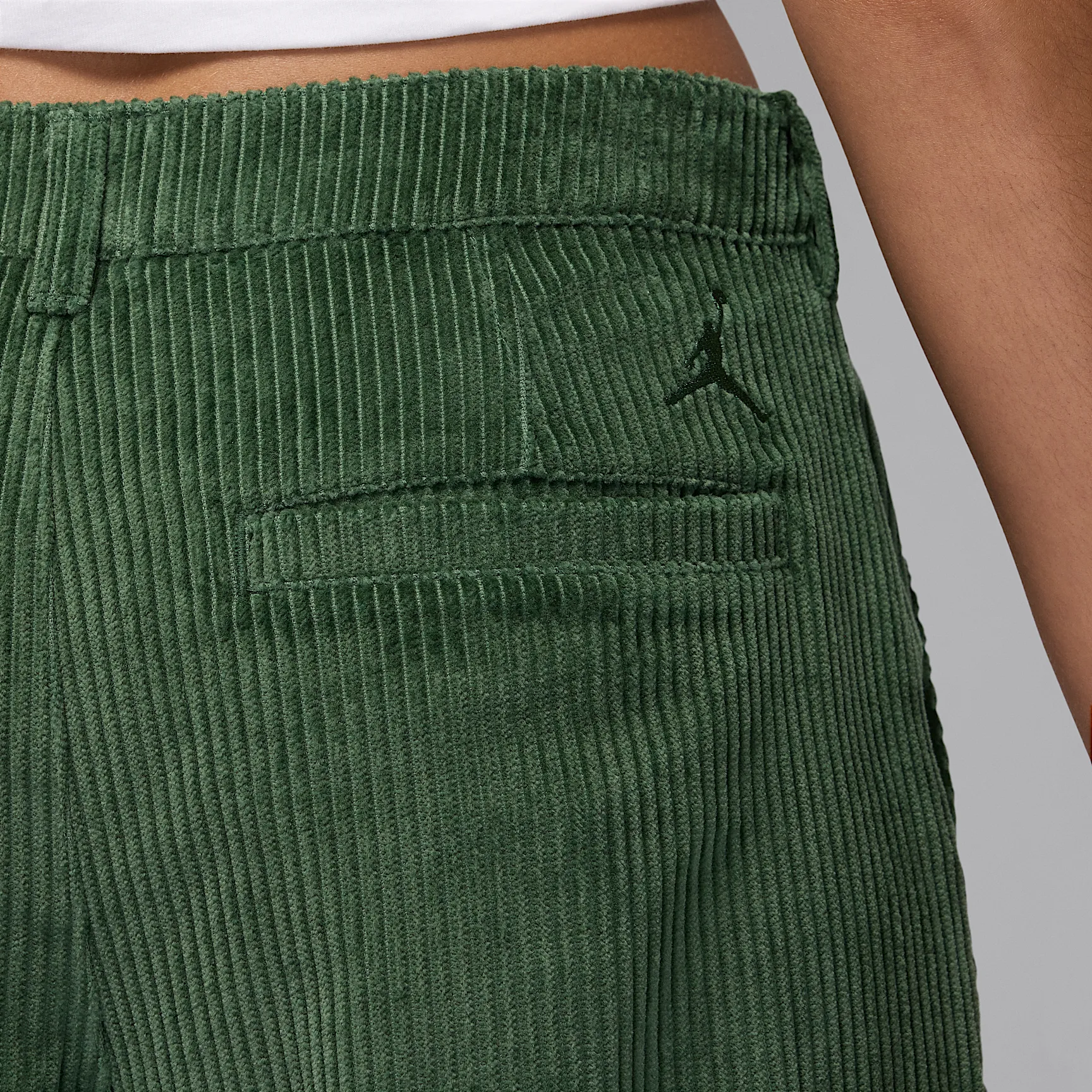 354836_Jordan-Flight-Chicago-Corduroy-Trousers-WMNS_FIR_HV0346-323_img3