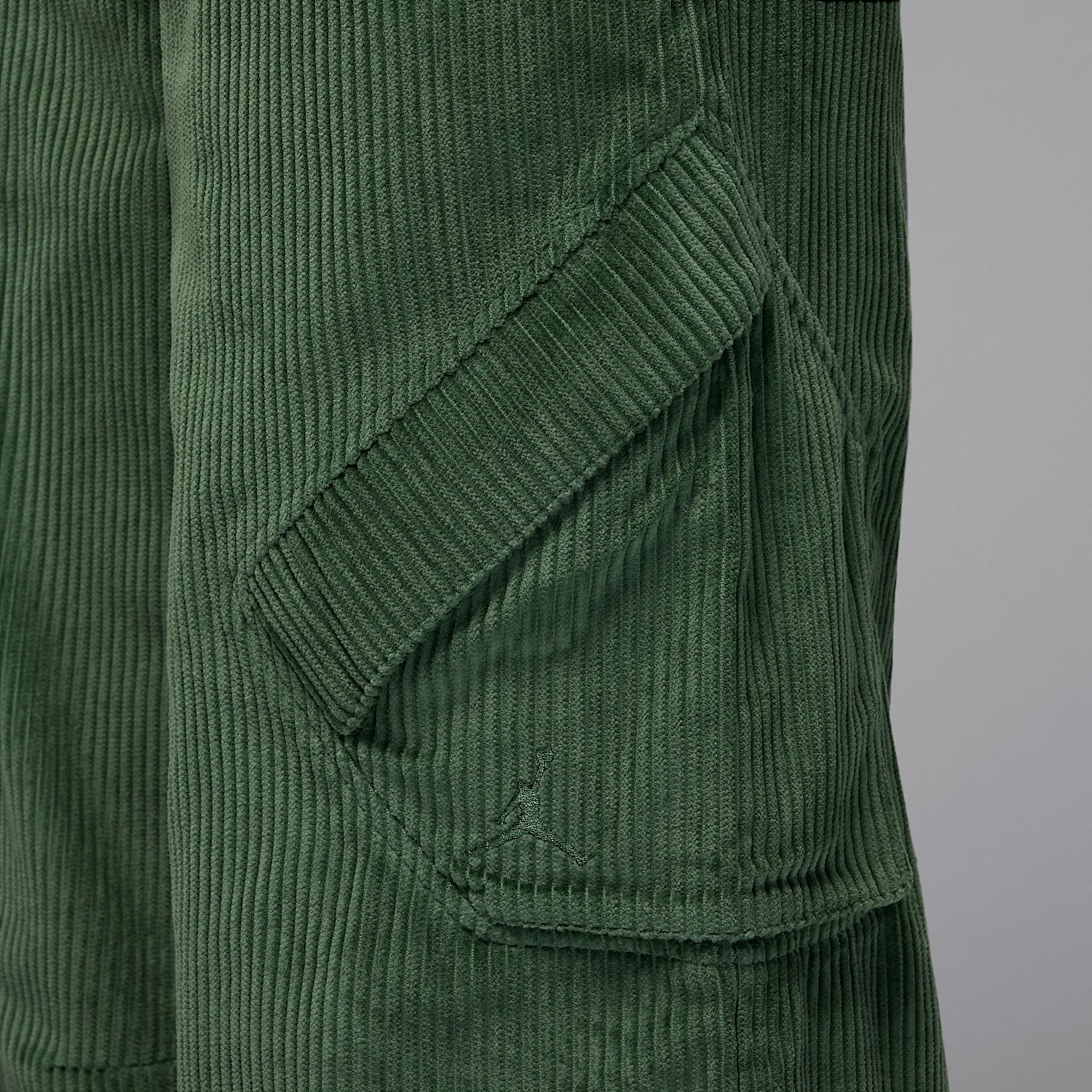 354836_Jordan-Flight-Chicago-Corduroy-Trousers-WMNS_FIR_HV0346-323_img4