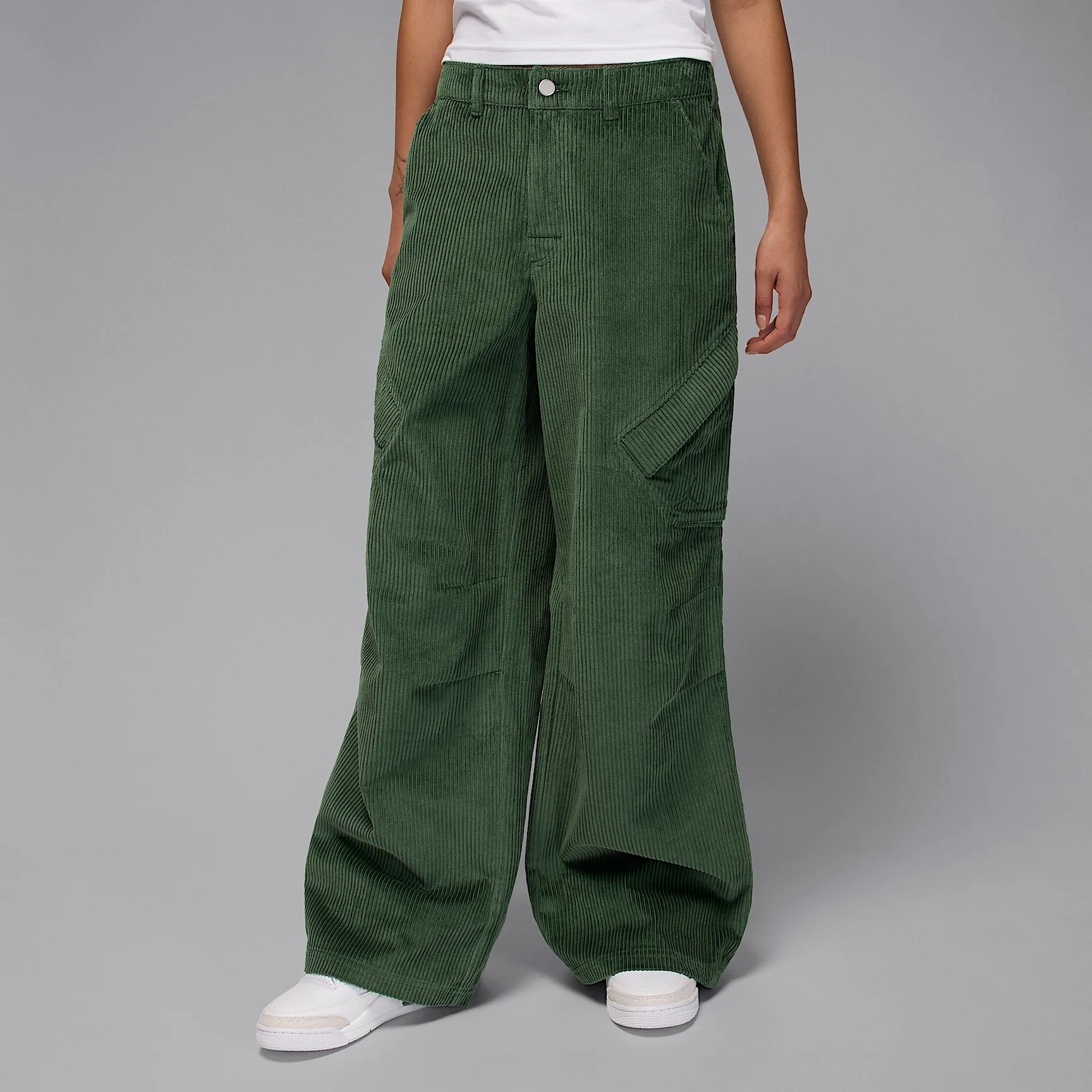 354836_Jordan-Flight-Chicago-Corduroy-Trousers-WMNS_FIR_HV0346-323_img0