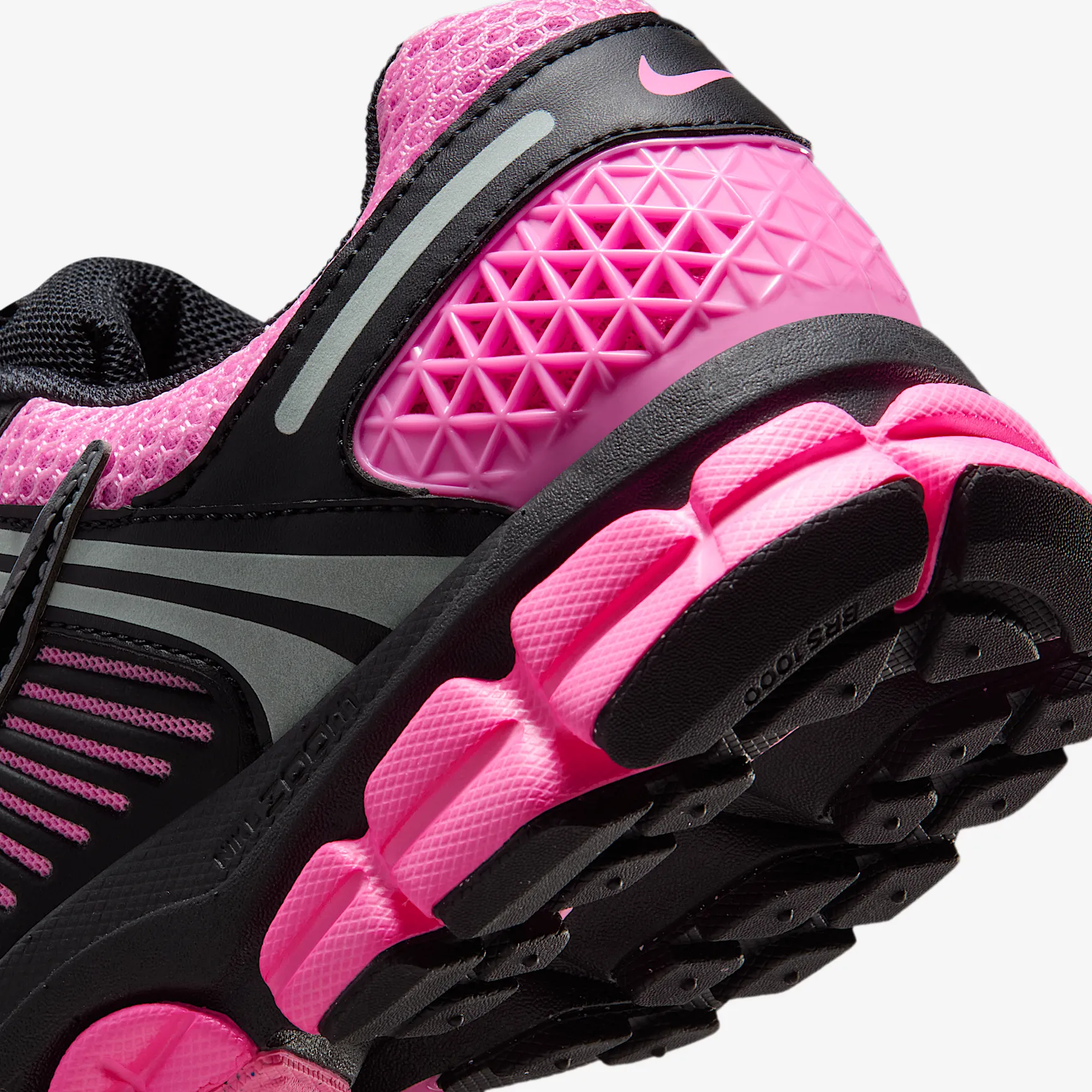 F8518B_Nike-Zoom-Vomero-5-WMNS_PINK-SPELL-BLACK_FJ2028-601_img7