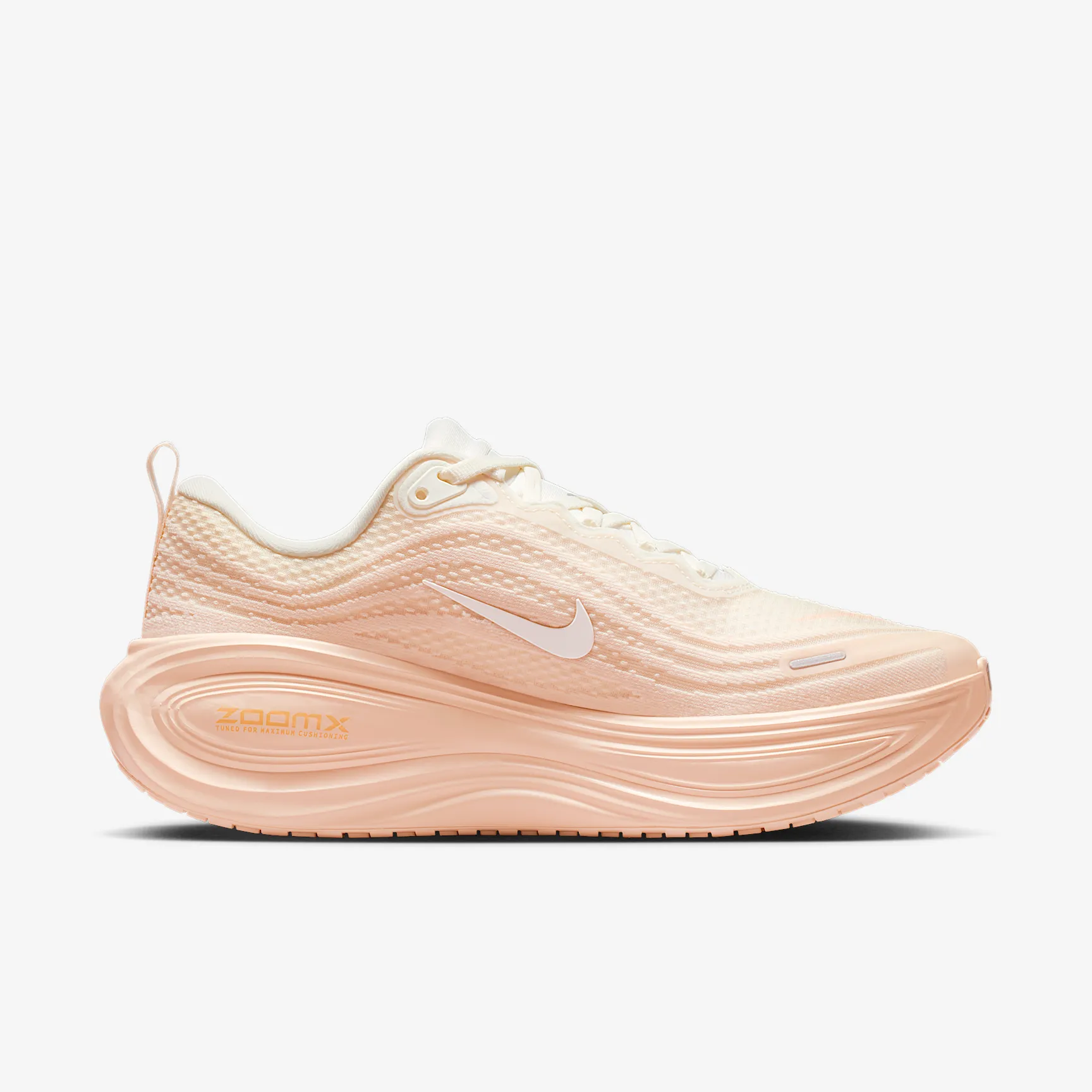 E7BDA5_Nike-Vomero-Plus-WMNS_GUAVA-ICE-ORANGE-CHALK_HV8154-801_img2