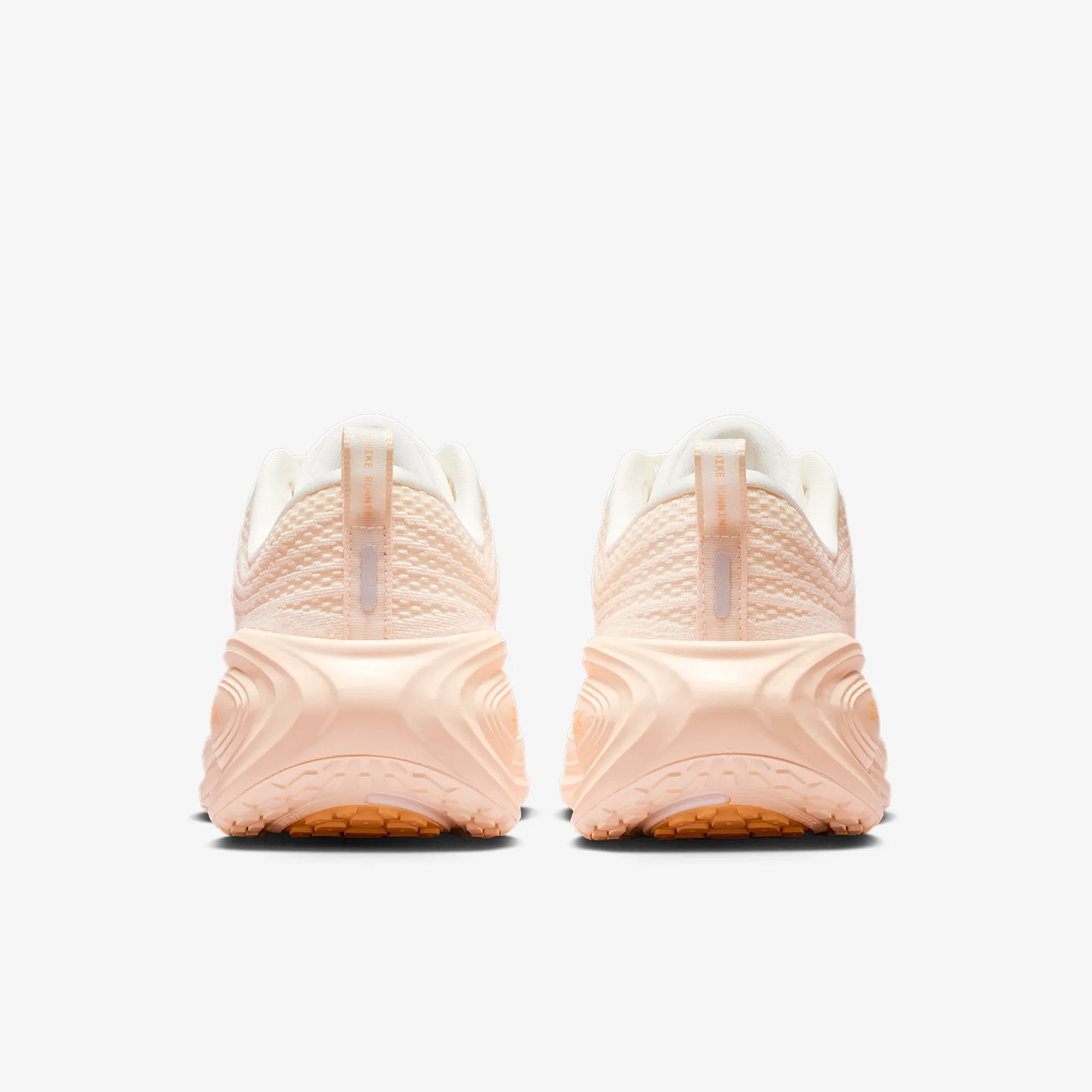 E7BDA5_Nike-Vomero-Plus-WMNS_GUAVA-ICE-ORANGE-CHALK_HV8154-801_img5