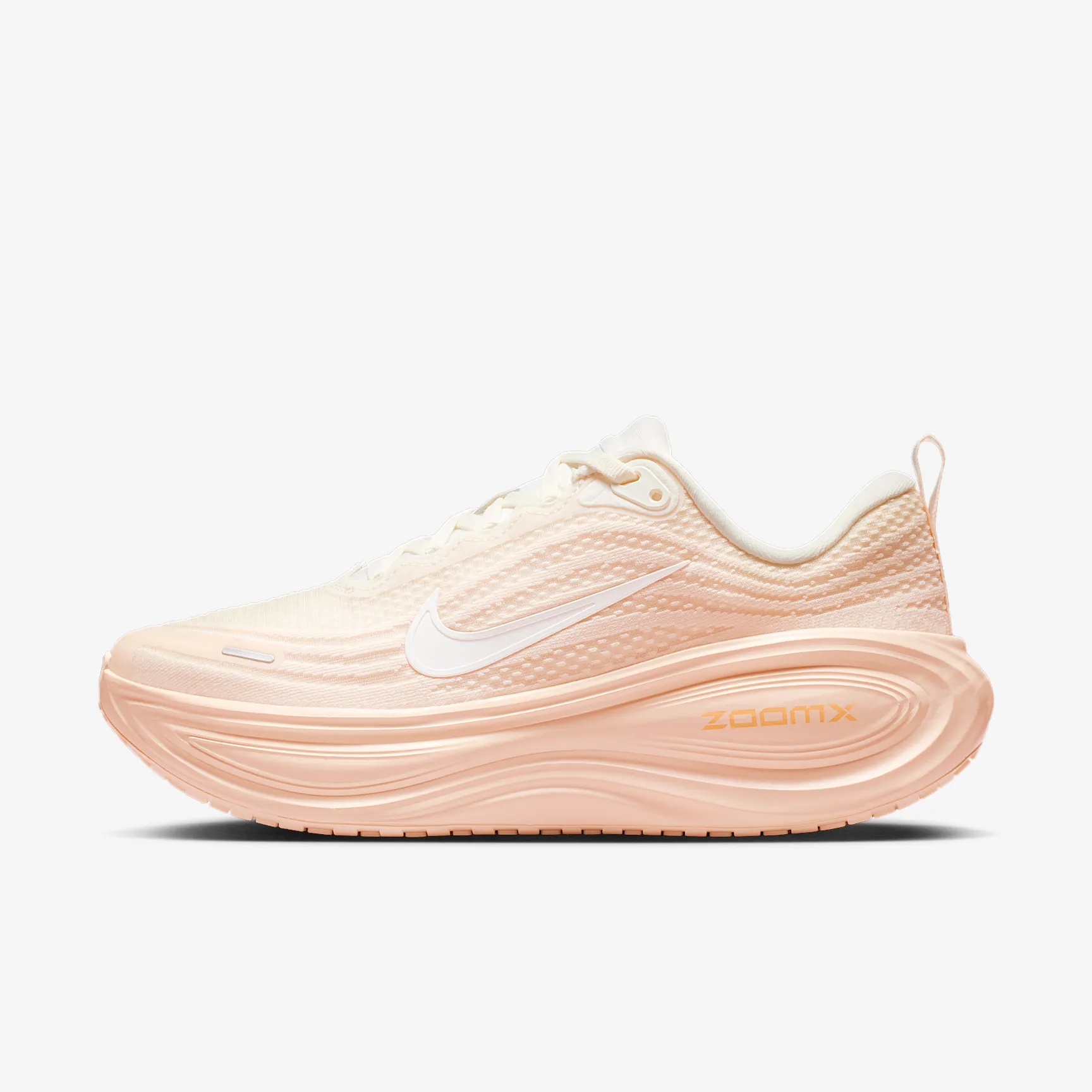 E7BDA5_Nike-Vomero-Plus-WMNS_GUAVA-ICE-ORANGE-CHALK_HV8154-801_img0