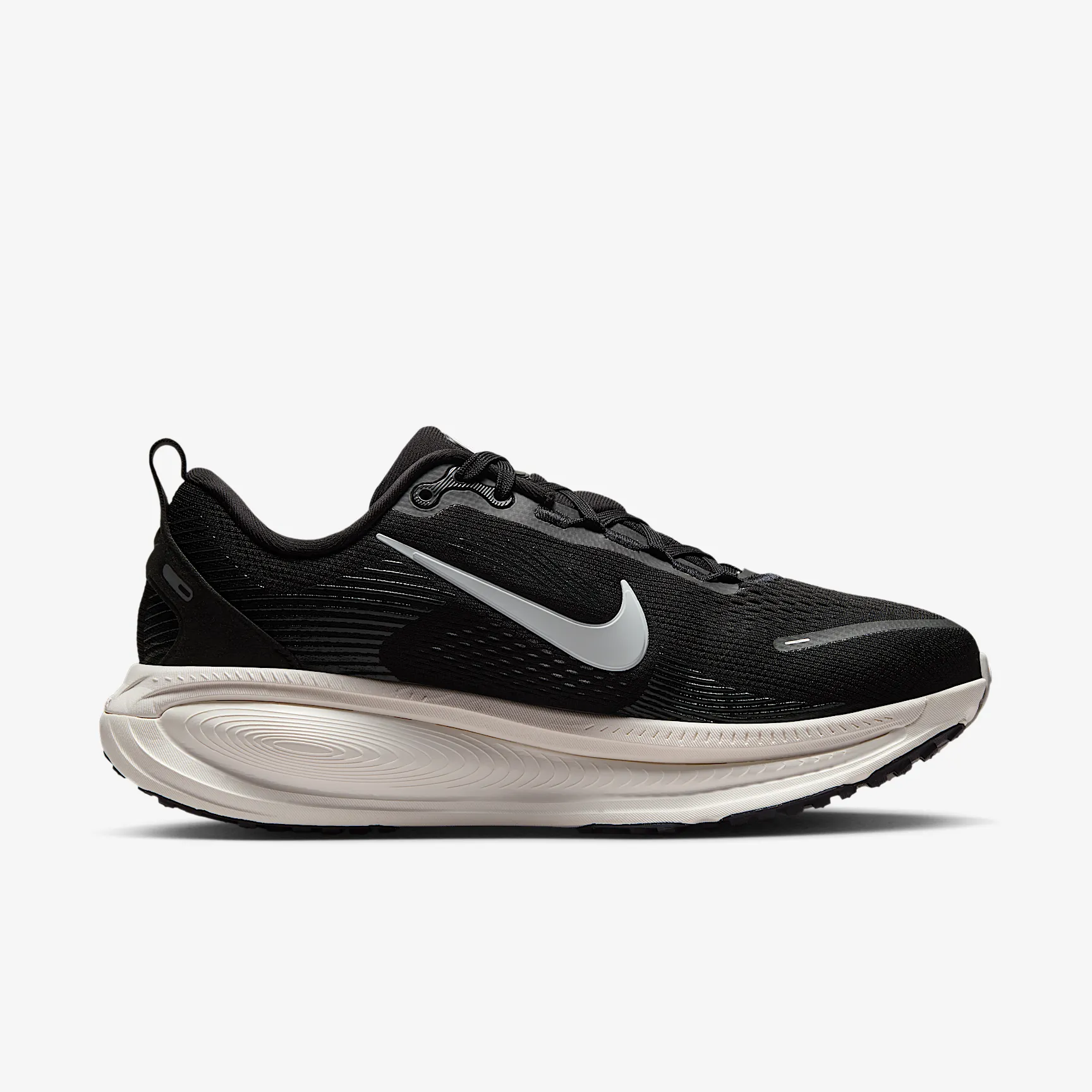 000000_Nike-Vomero-18-WMNS-Extra-Wide_BLACK-WHITE_IF0515-002_img2
