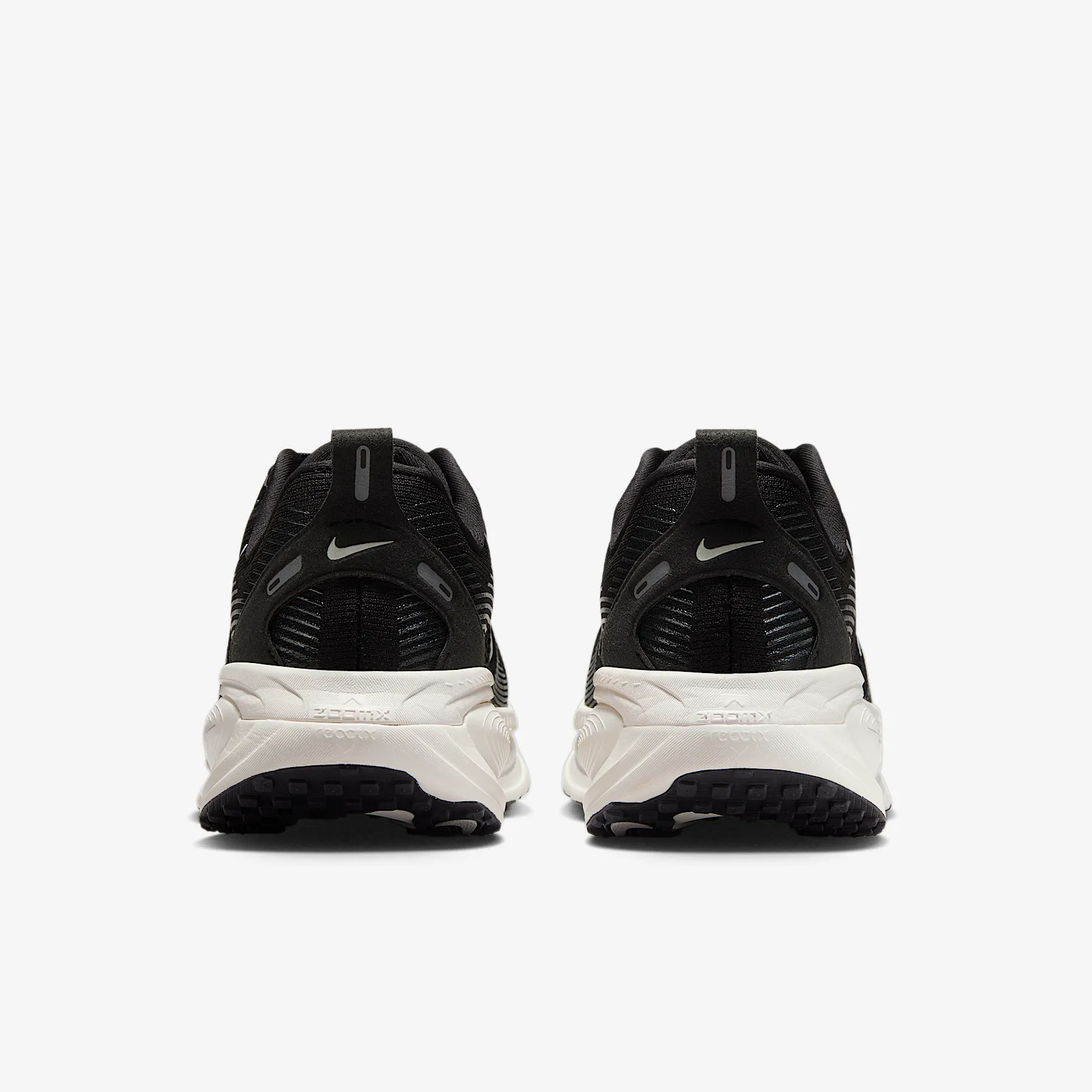 000000_Nike-Vomero-18-WMNS-Extra-Wide_BLACK-WHITE_IF0515-002_img5