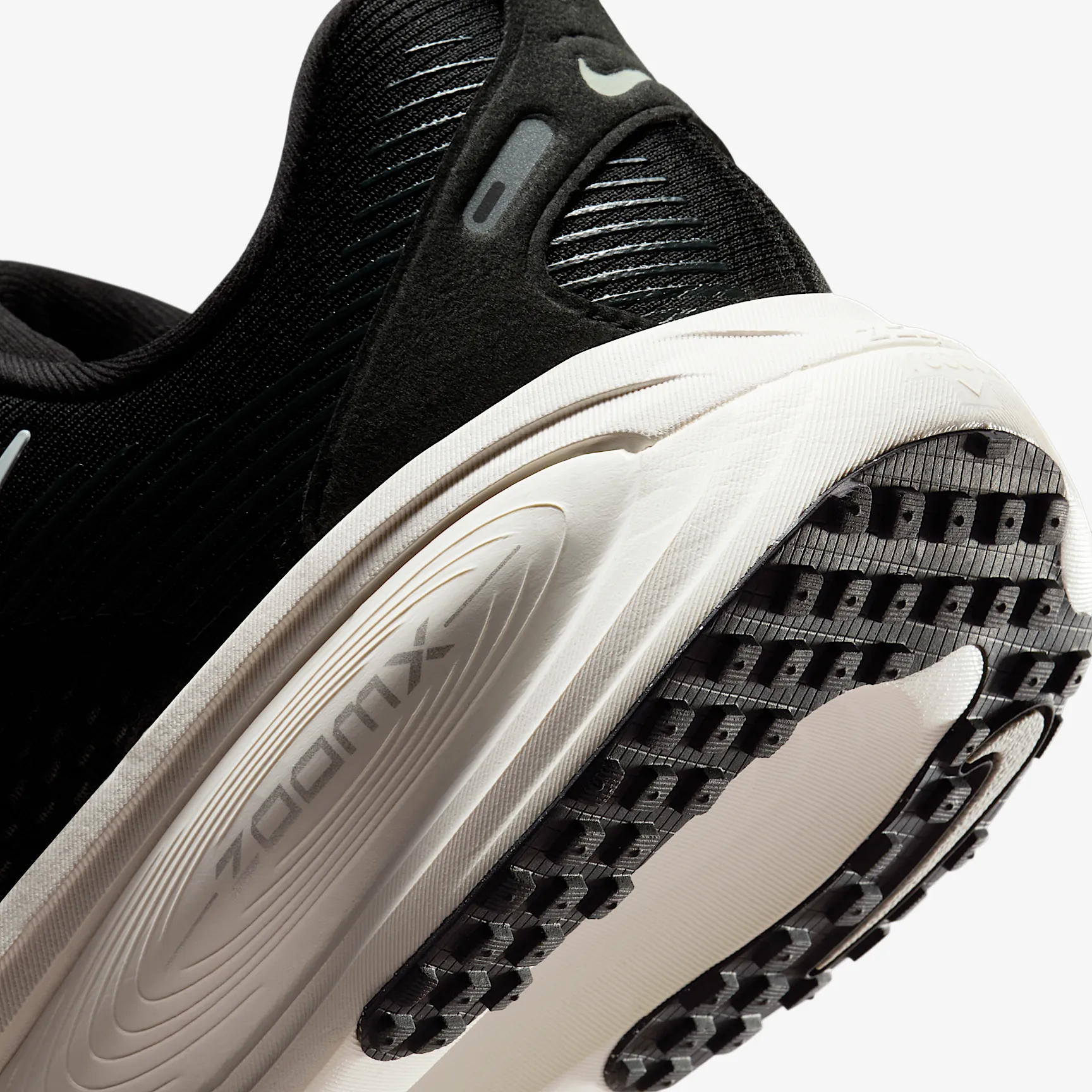 000000_Nike-Vomero-18-WMNS-Extra-Wide_BLACK-WHITE_IF0515-002_img7