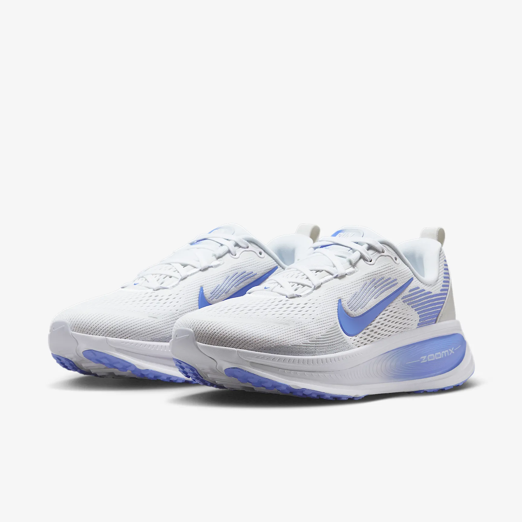 5D6698_Nike-Vomero-18-WMNS_WHITE-ROYAL-PULSE_HM6804-111_img4