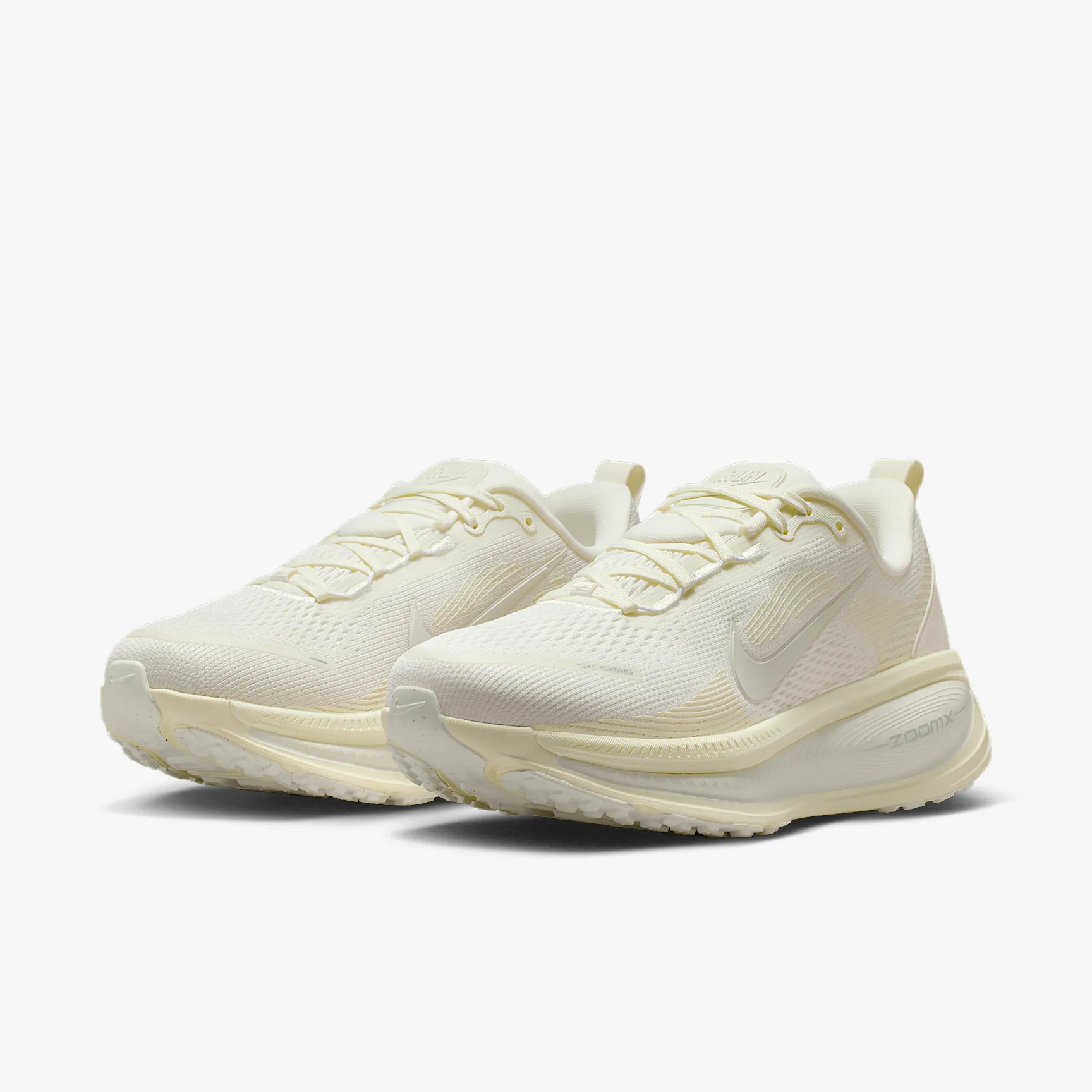 DBD8BD_Nike-Vomero-18-WMNS_SAIL-COCONUT_HM6804-110_img4