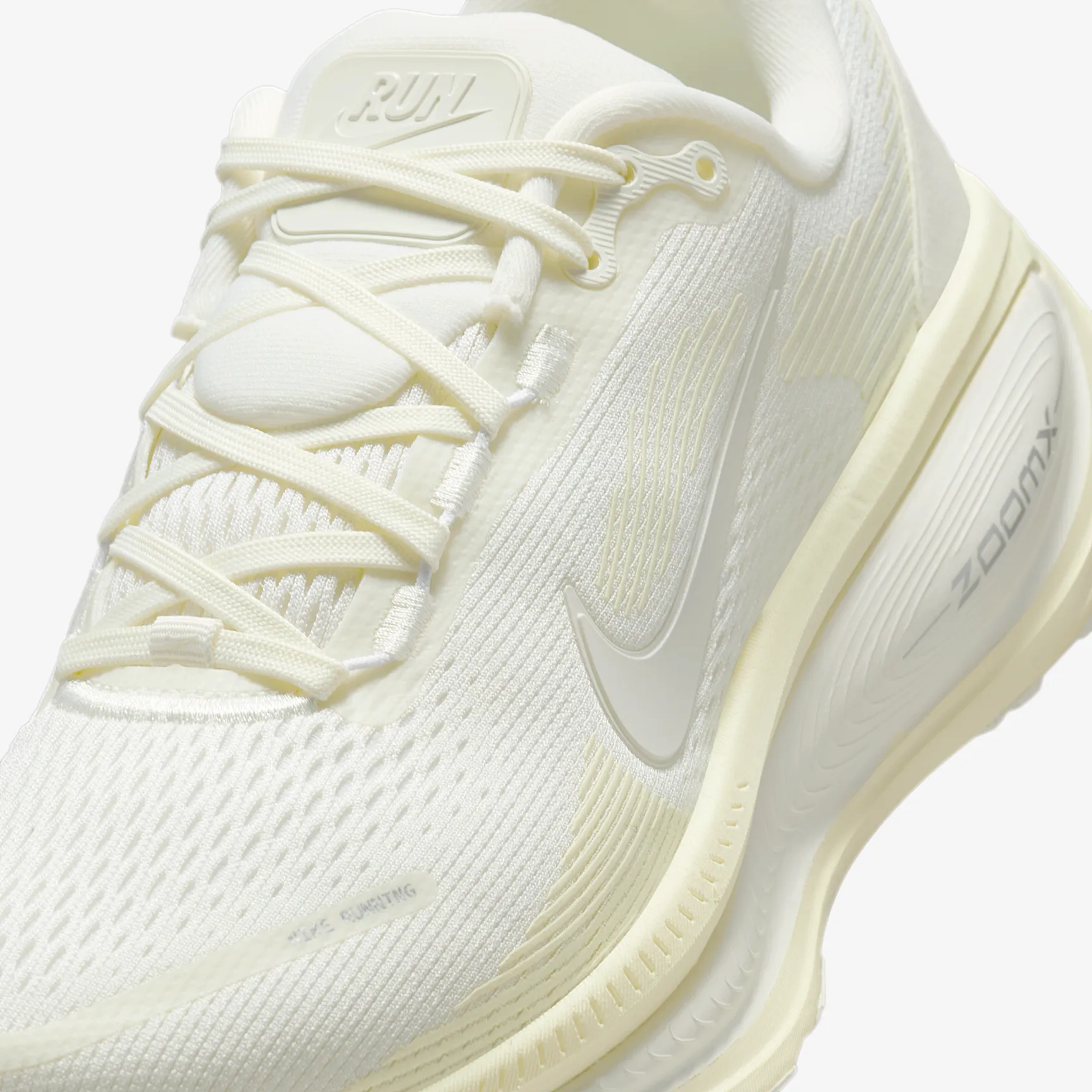 DBD8BD_Nike-Vomero-18-WMNS_SAIL-COCONUT_HM6804-110_img6
