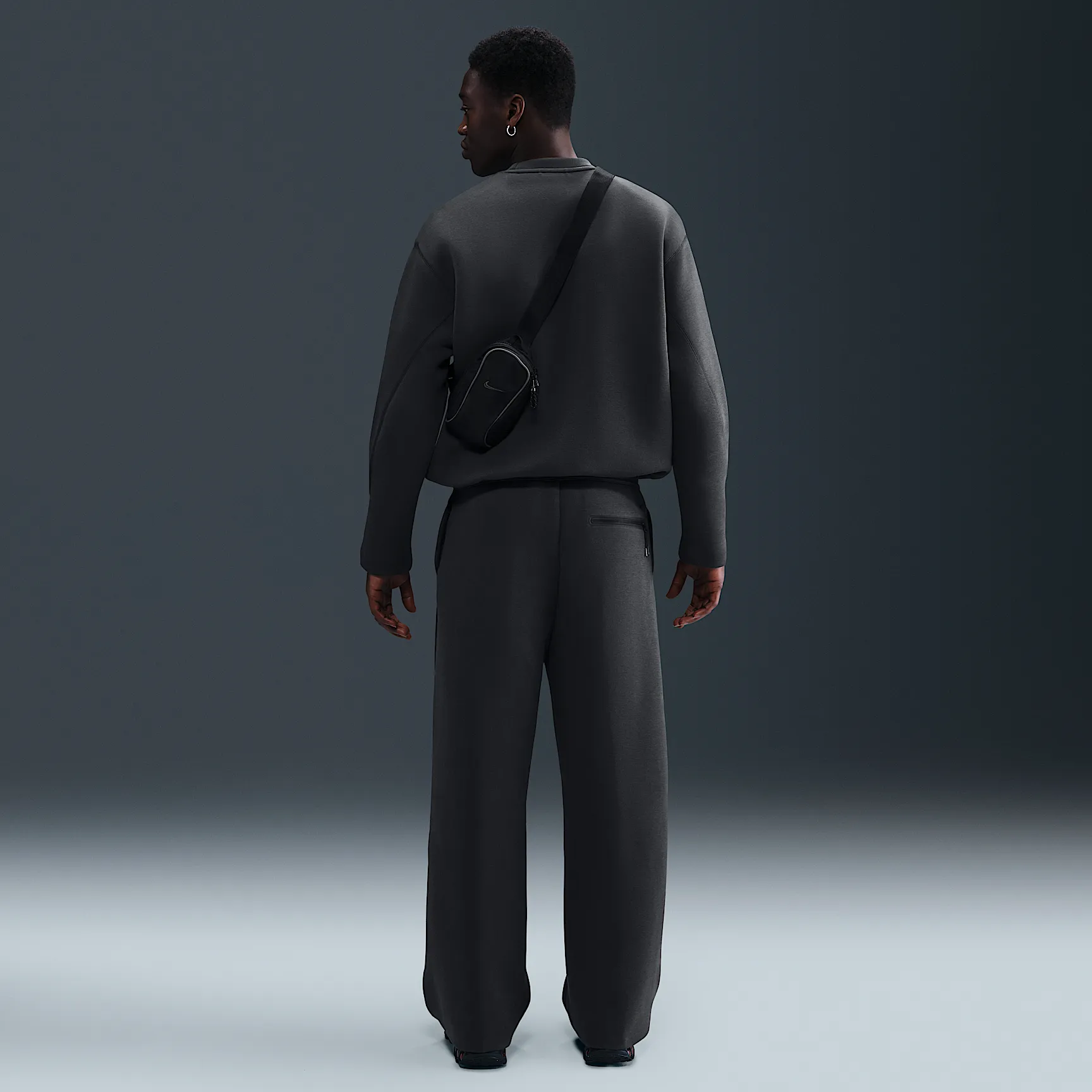 38393C_Nike-Tech-Fleece-Loose-Fit-Open-Hem-Trousers_ANTHRACITE-BLACK_HV6541-060_img1