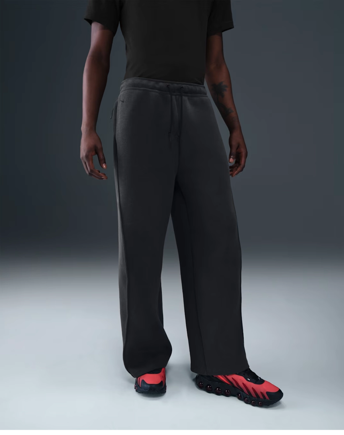 Nike Tech Fleece Loose-Fit Open Hem Trousers 