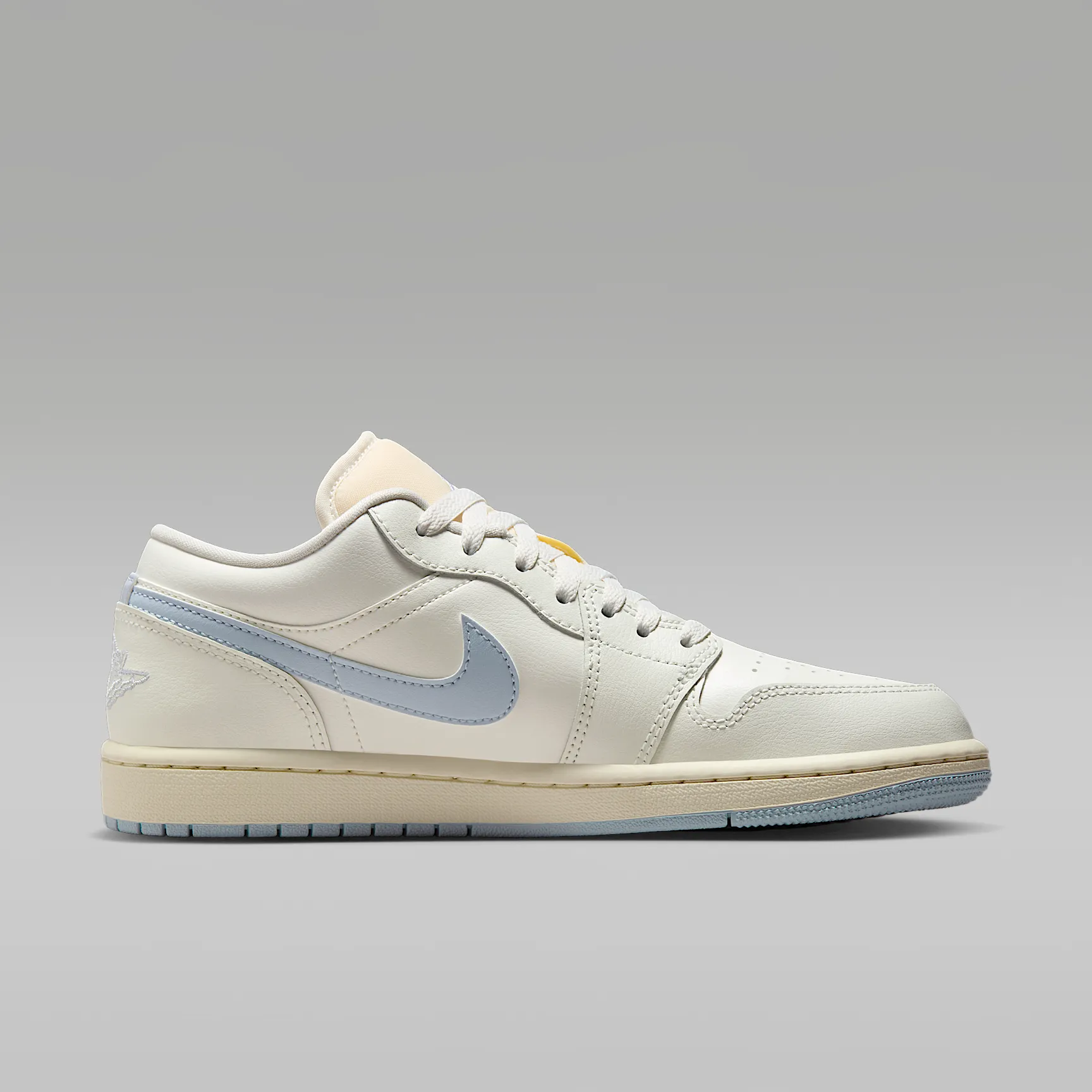 8D9CA6_Air-Jordan-1-Low-WMNS_GHOST_DC0774-106_img2