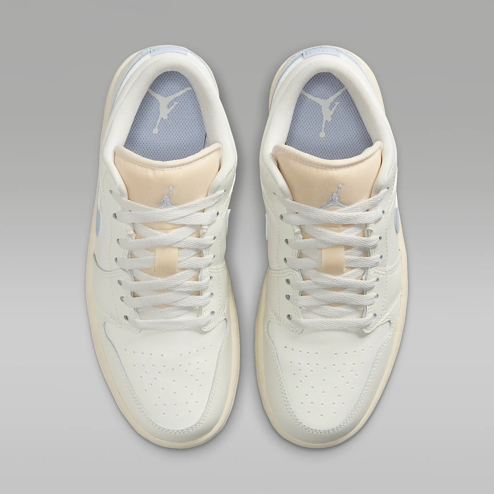 8D9CA6_Air-Jordan-1-Low-WMNS_GHOST_DC0774-106_img3