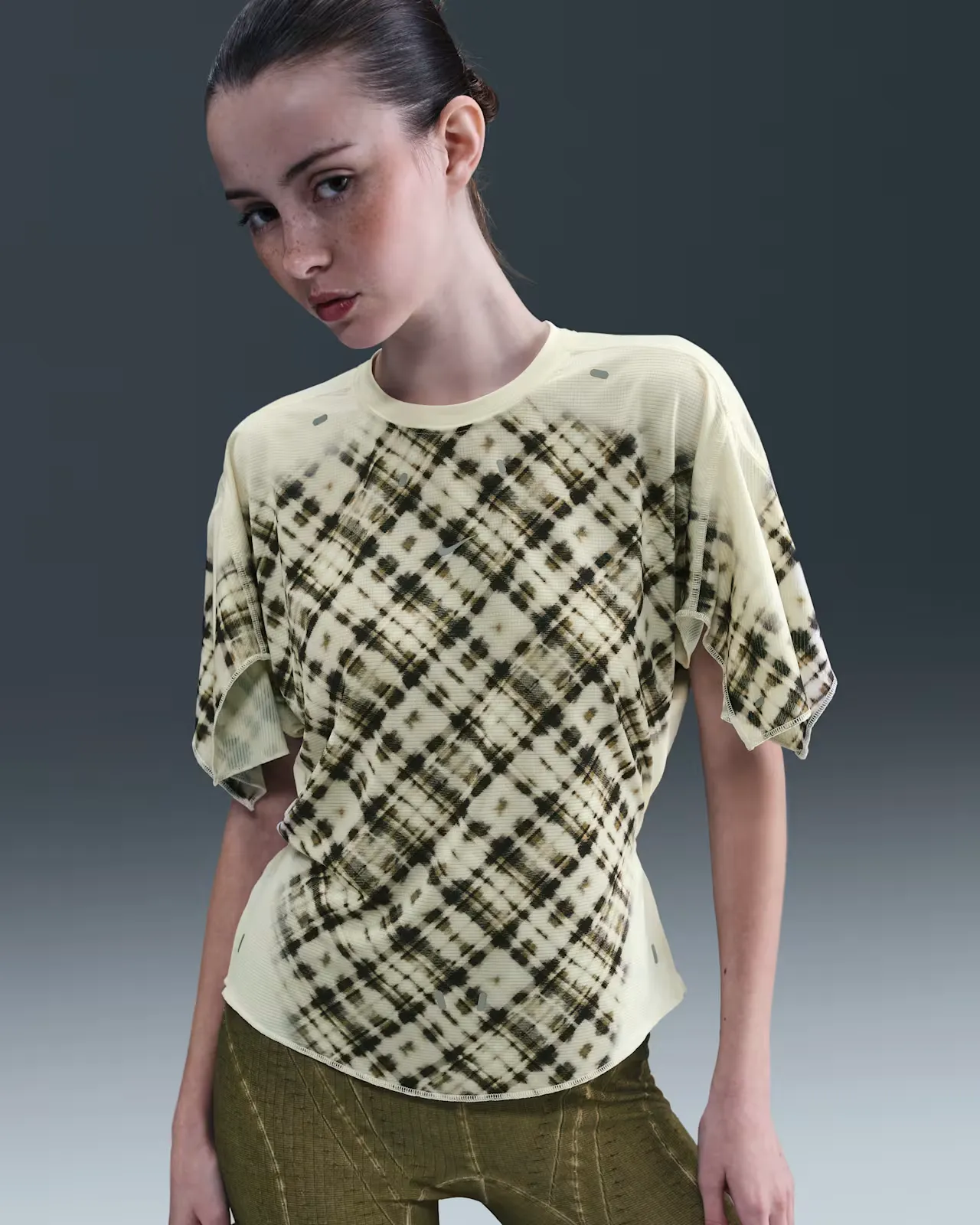 B4B7AC_KNWLS-x-Nike-Storm-Fit-Top-WMNS_KHAKI-WHITE-CHECK-PRINTED-POLYESTER_A-venir_img0