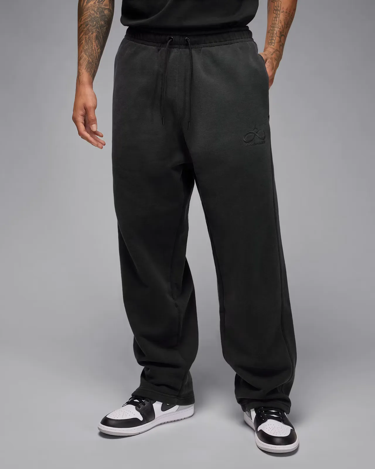 000000_Infinite-Archives-x-Jordan-Fleece-Trousers_BLACK_HV8686-010_img0