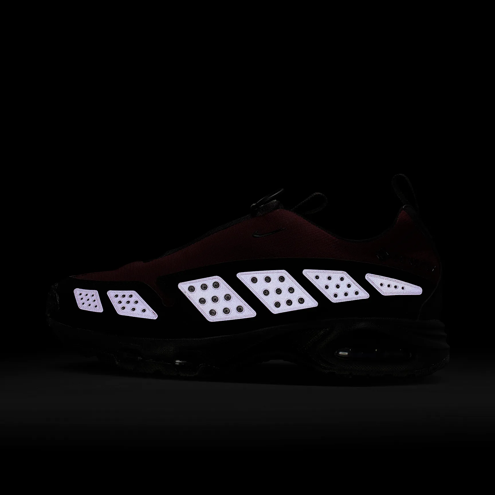 3D2126_Nike-Air-Max-SNDR-GTX_BURGUNDY_FZ4238-600_img8