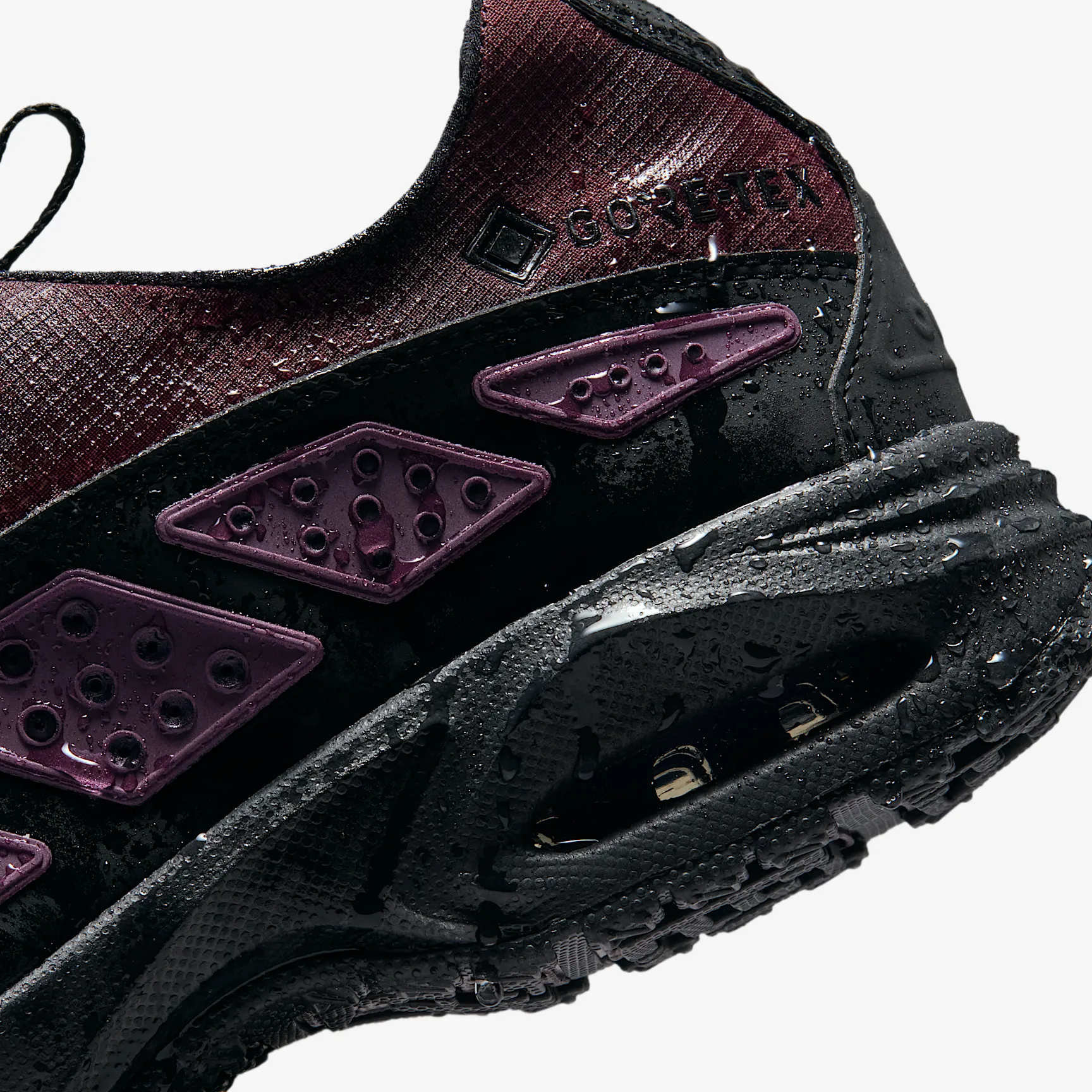 3D2126_Nike-Air-Max-SNDR-GTX_BURGUNDY_FZ4238-600_img9