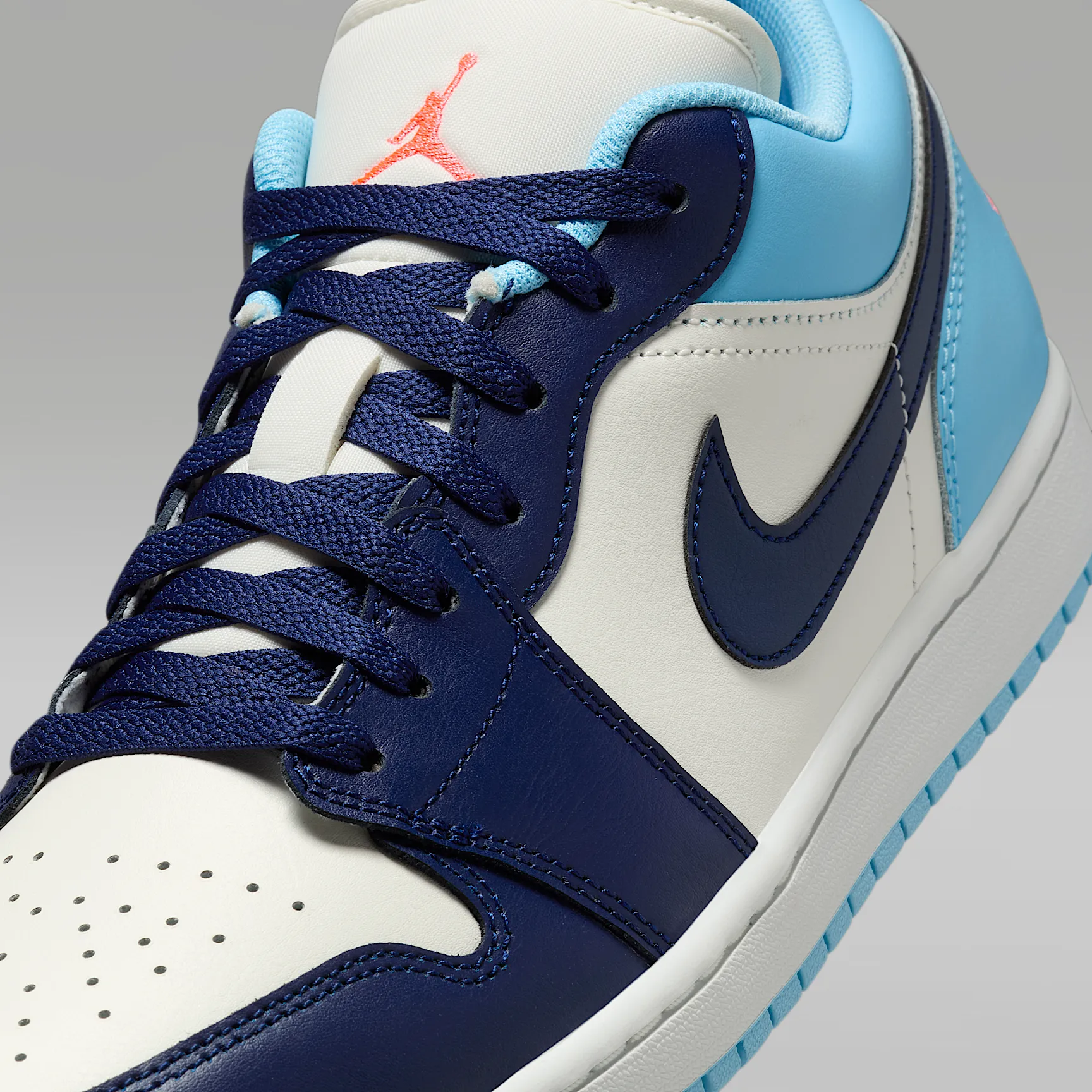 197CA5_Air-Jordan-1-Low_BLUE-CHILL_553558-149_img6