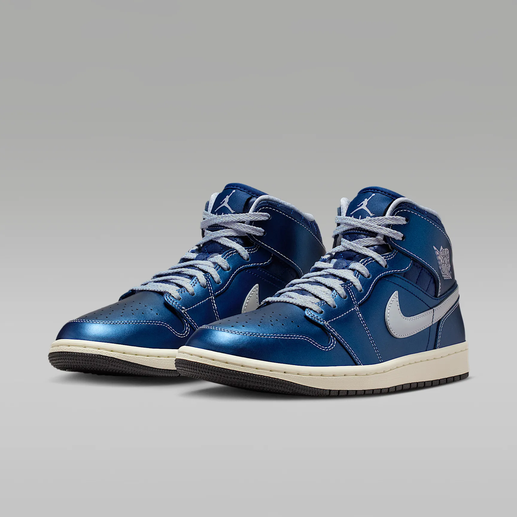124B79_Air-Jordan-1-Mid-SE_METALLIC-BLUE_IM5128-001_img4