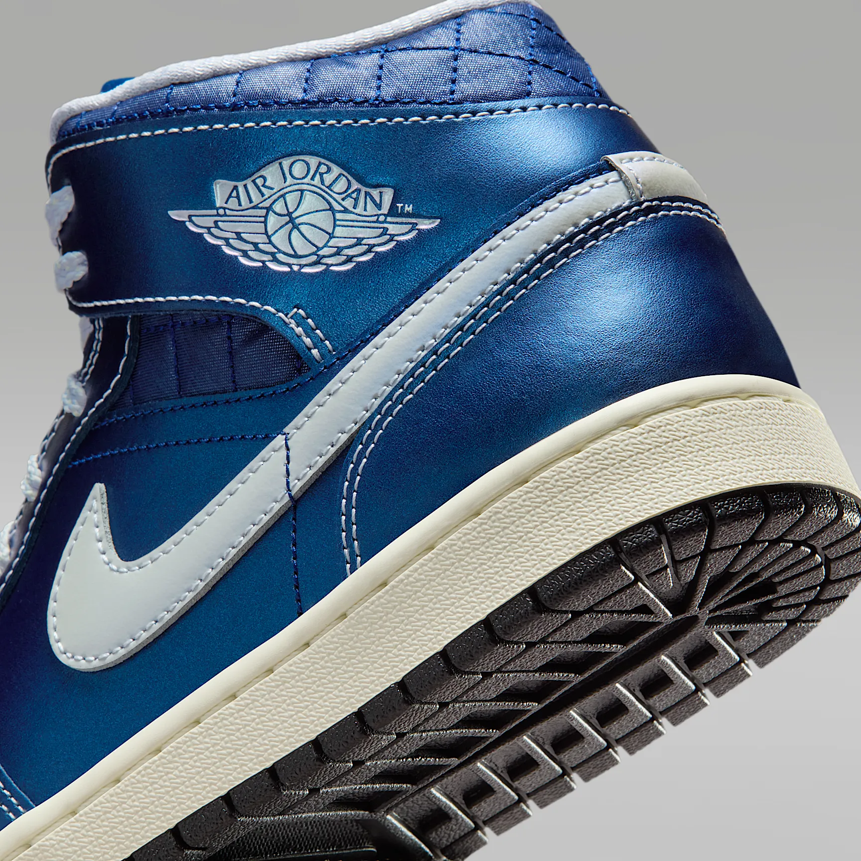 124B79_Air-Jordan-1-Mid-SE_METALLIC-BLUE_IM5128-001_img7