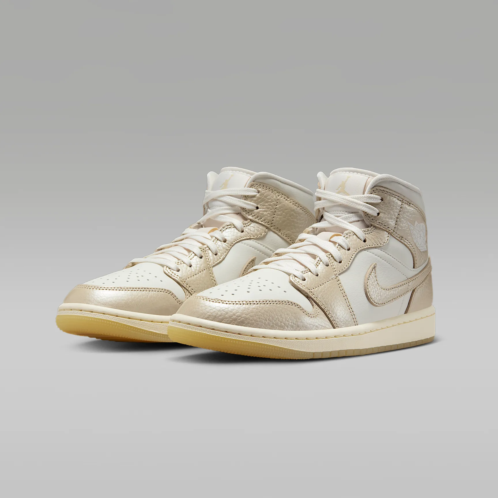 E7E0C9_Air-Jordan-1-Mid-SE_SAIL-PALE-IVORY-GOLD_HV5159-100_img4