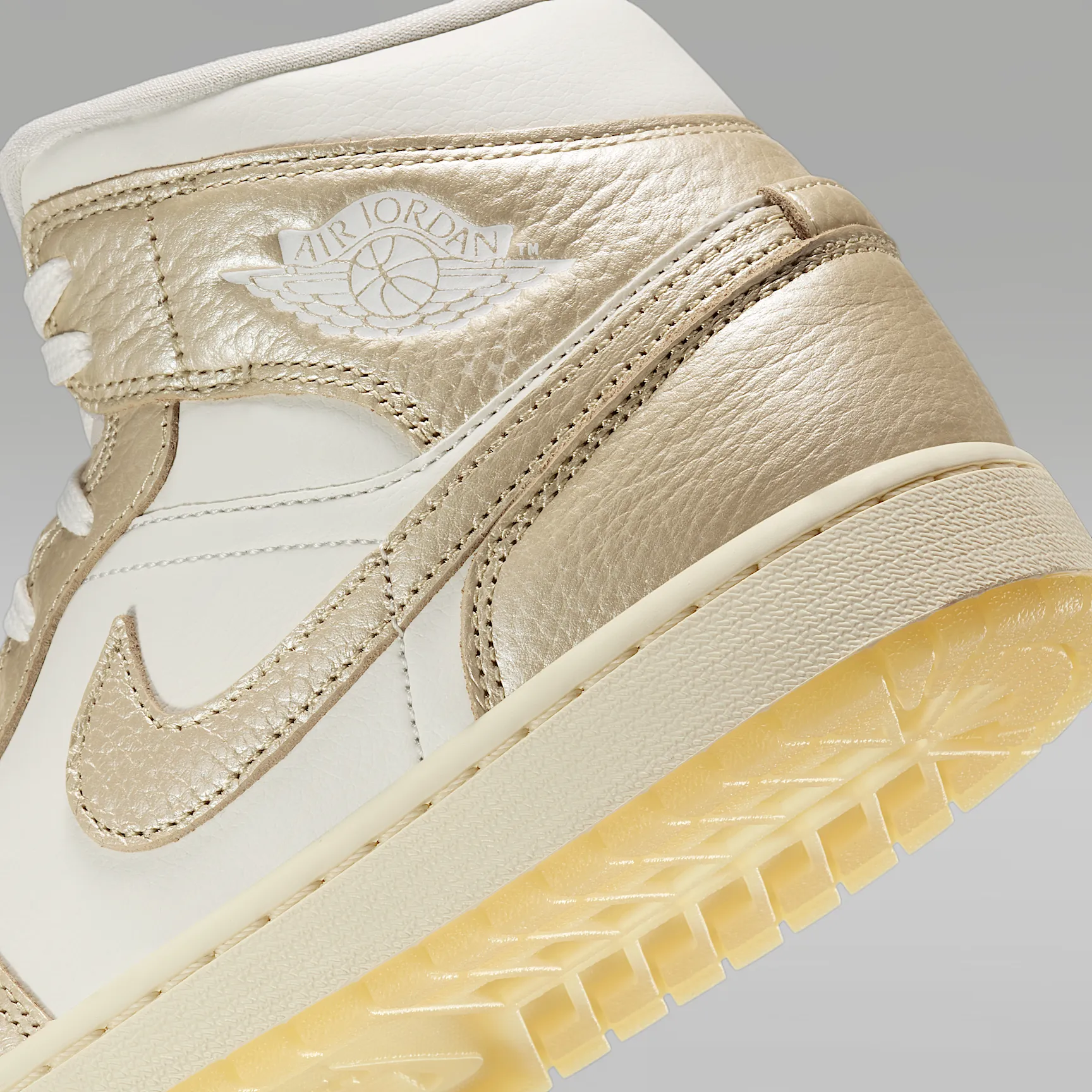E7E0C9_Air-Jordan-1-Mid-SE_SAIL-PALE-IVORY-GOLD_HV5159-100_img7