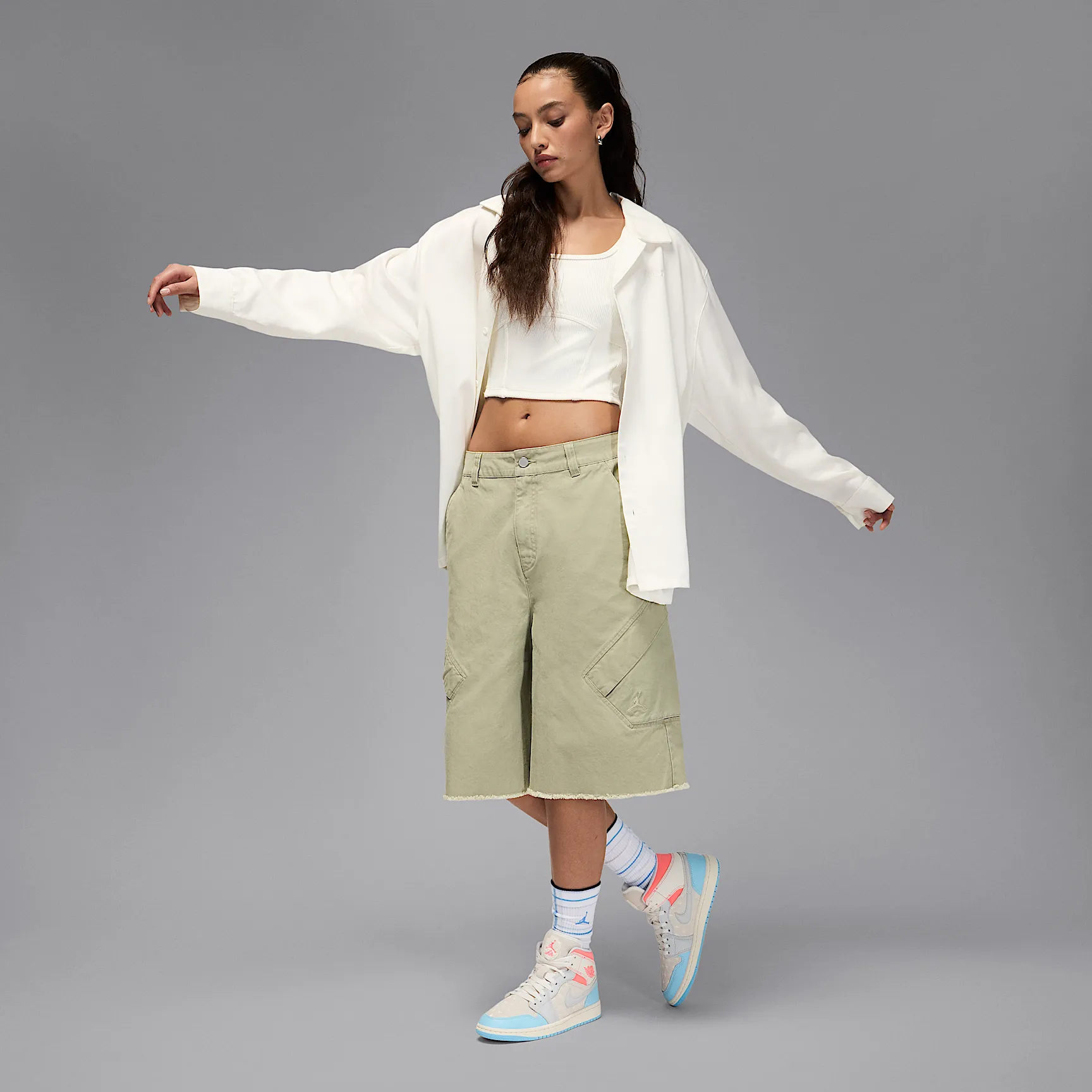 FF6D78_Air-Jordan-1-Mid-WMNS_HOT-LAVA-BLUE-CHILL_IM7420-133_img10