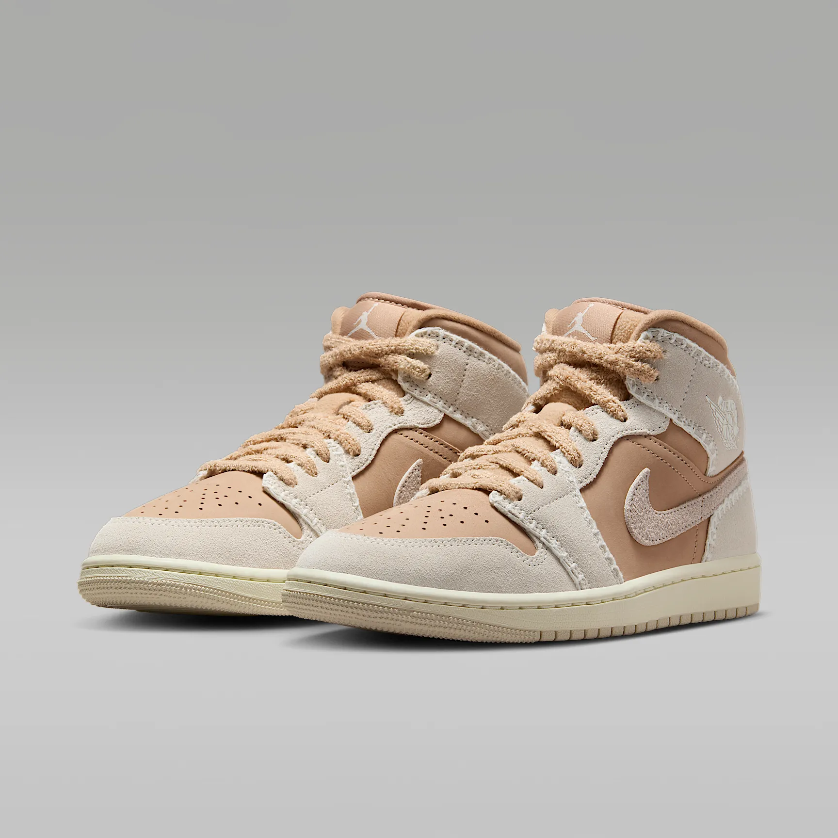 735541_Air-Jordan-1-Mid-SE-WMNS_HEMP-SAIL_HV4269-200_img4