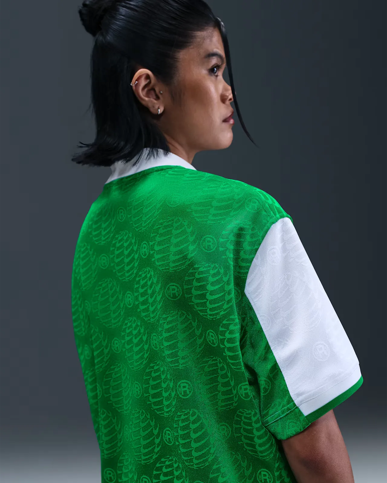 1EB05B_Martine-Rose-x-Nike-Jersey-T-shirt_GREEN_HM9020-310_img3