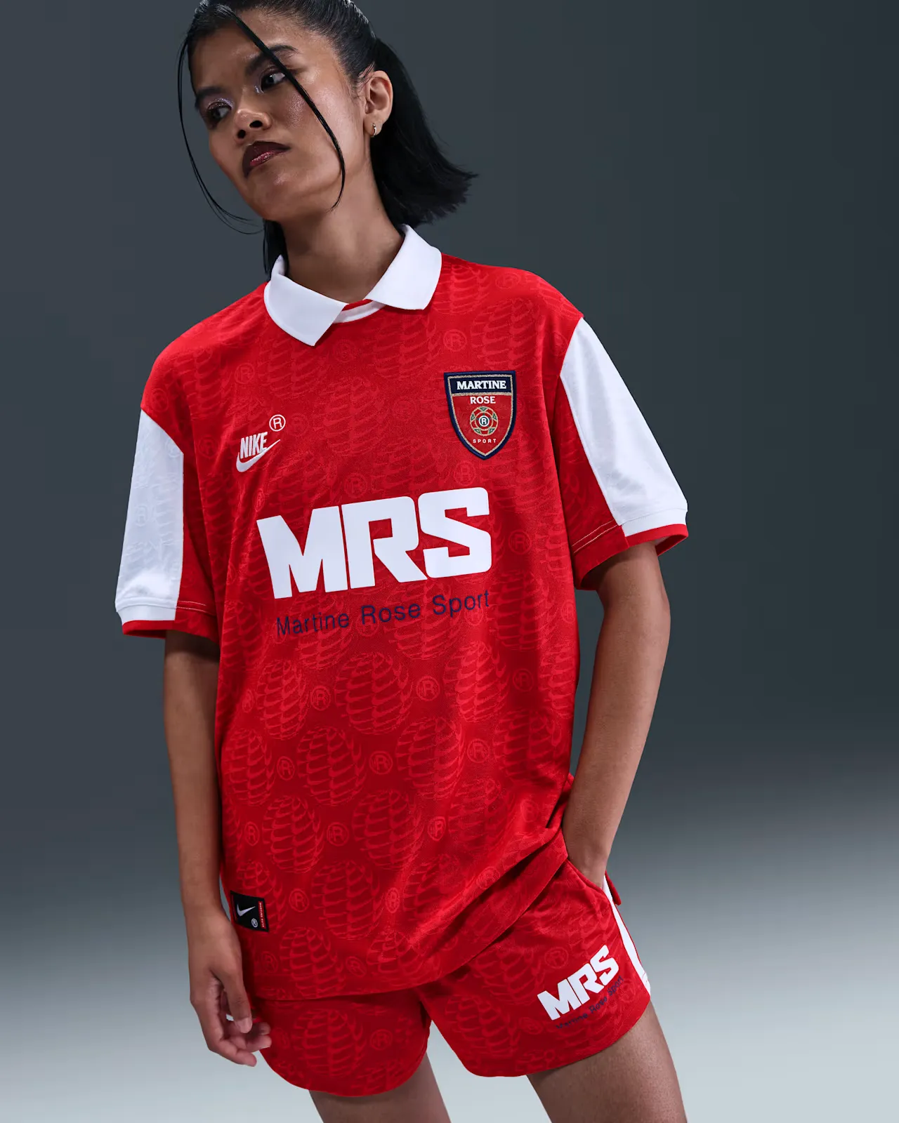 D9172D_Martine-Rose-x-Nike-Jersey-T-shirt_RED_HM9020-657_img1