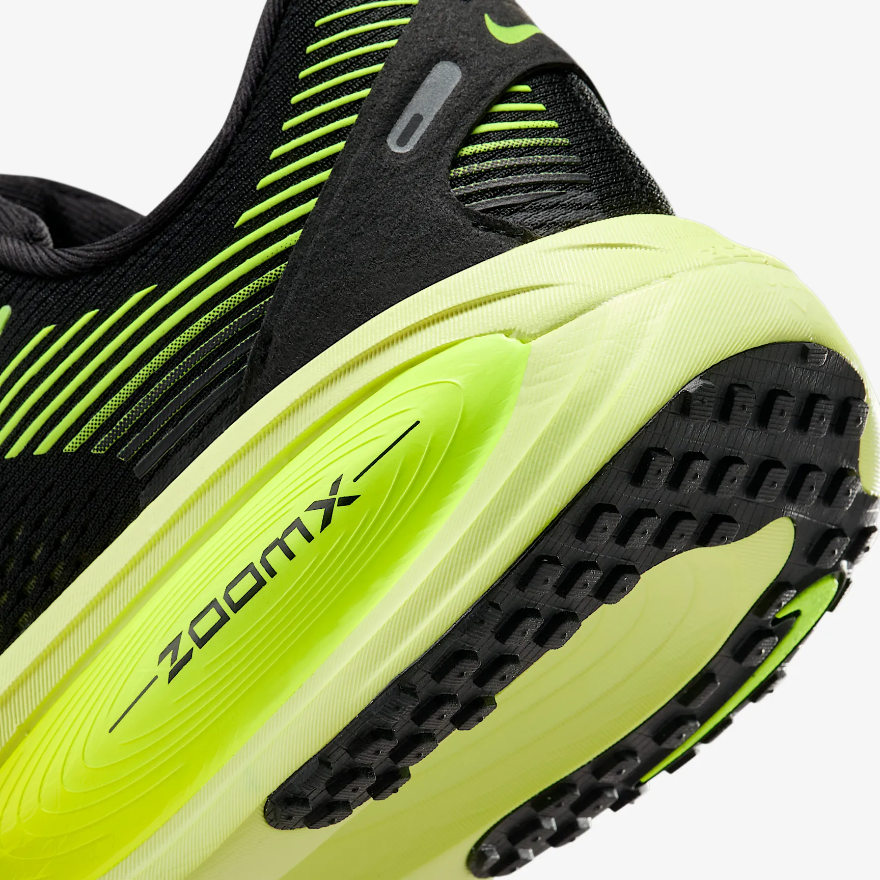 A8D21D_Nike-Vomero-18-WMNS_BLACK-VOLT-CYBER_HM6804-008_img7