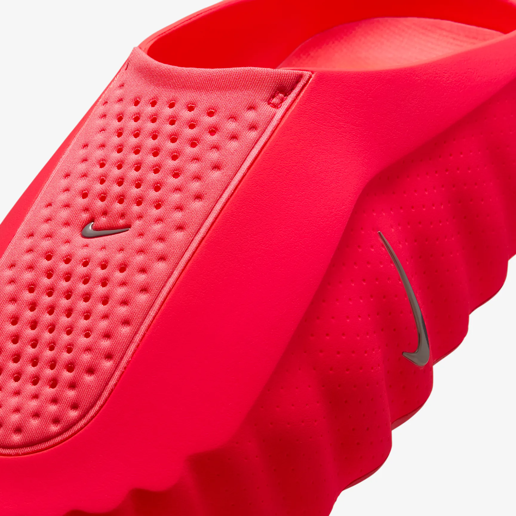 FB1541_Nike-Mind-001_SOLAR-RED_HQ4307-600_img6
