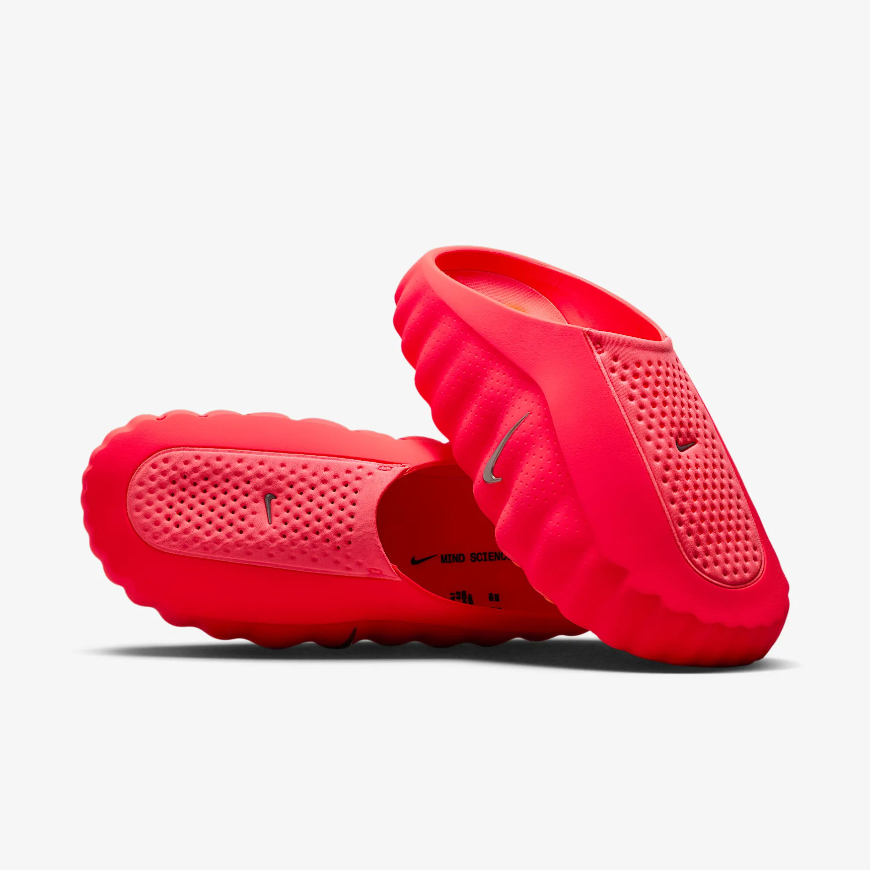 FB1541_Nike-Mind-001_SOLAR-RED_HQ4307-600_img0