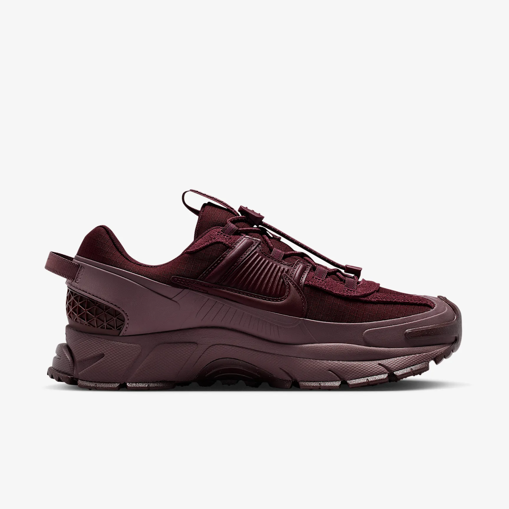 552832_Nike-Zoom-Vomero-Roam-WMNS_BURGUNDY-CRUSH_HQ2181-500_img2