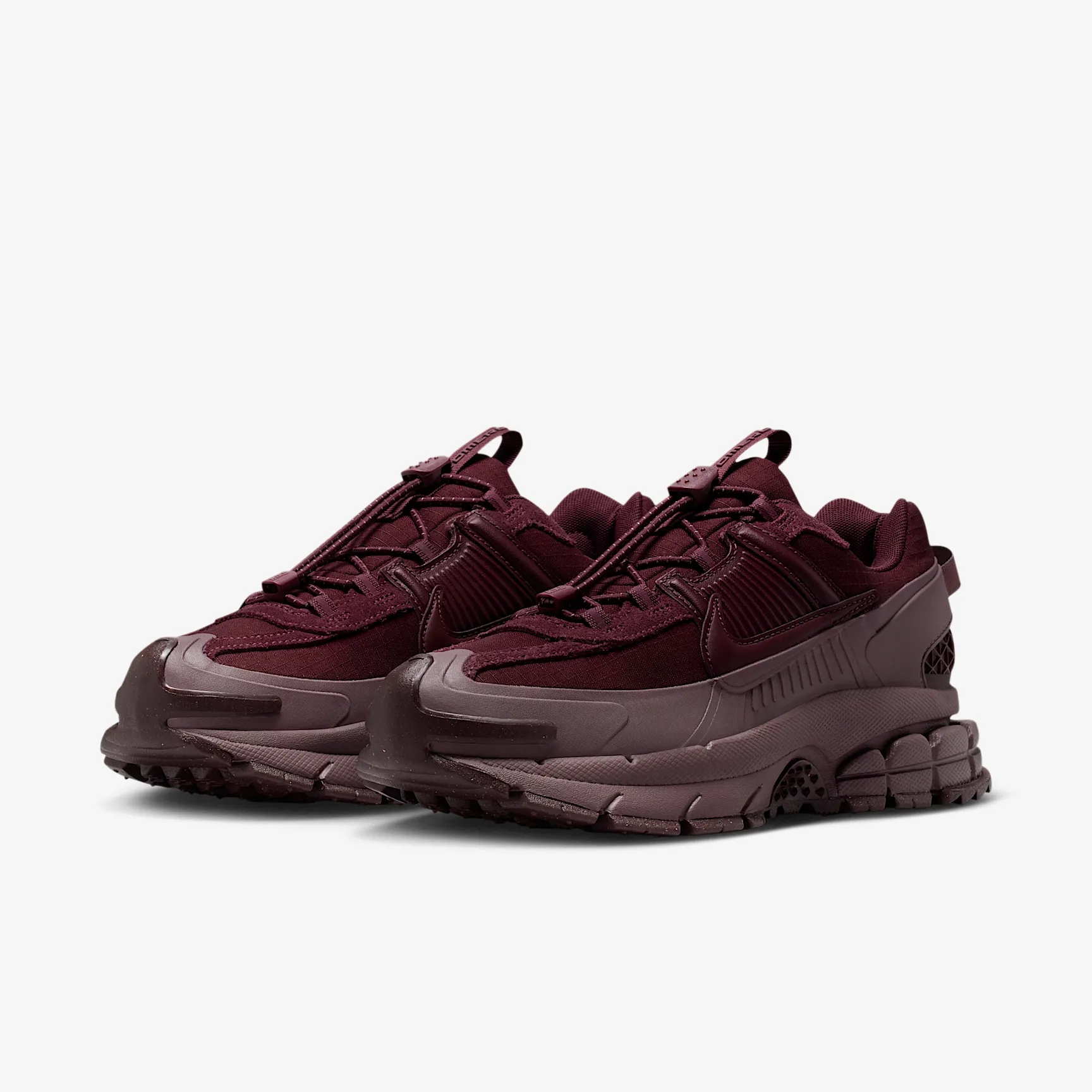 552832_Nike-Zoom-Vomero-Roam-WMNS_BURGUNDY-CRUSH_HQ2181-500_img4