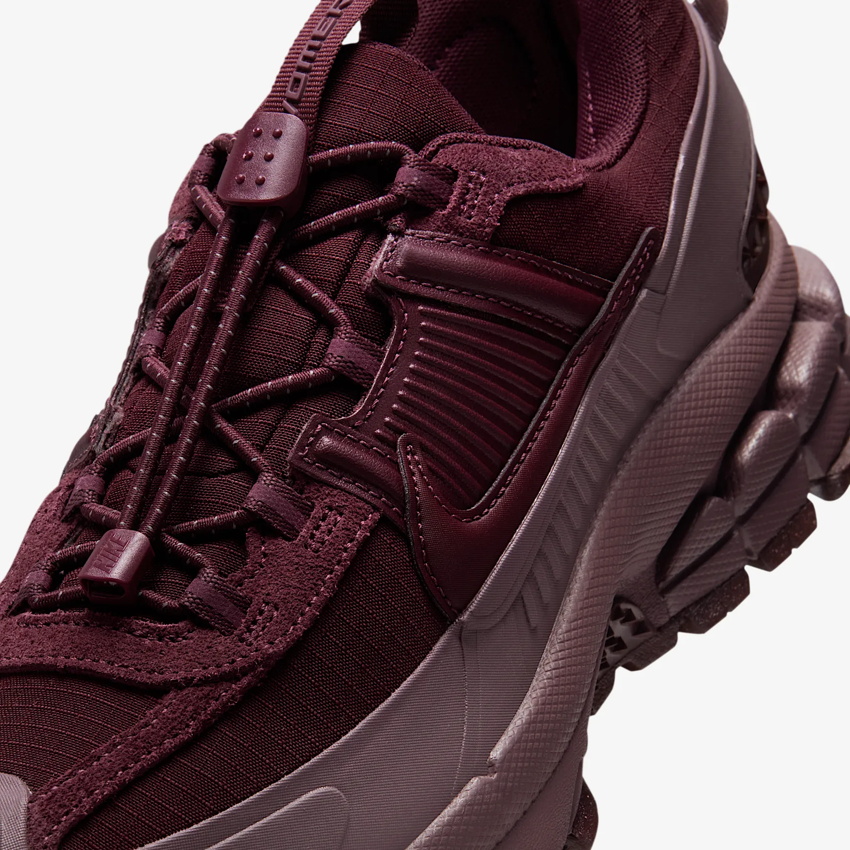 552832_Nike-Zoom-Vomero-Roam-WMNS_BURGUNDY-CRUSH_HQ2181-500_img6