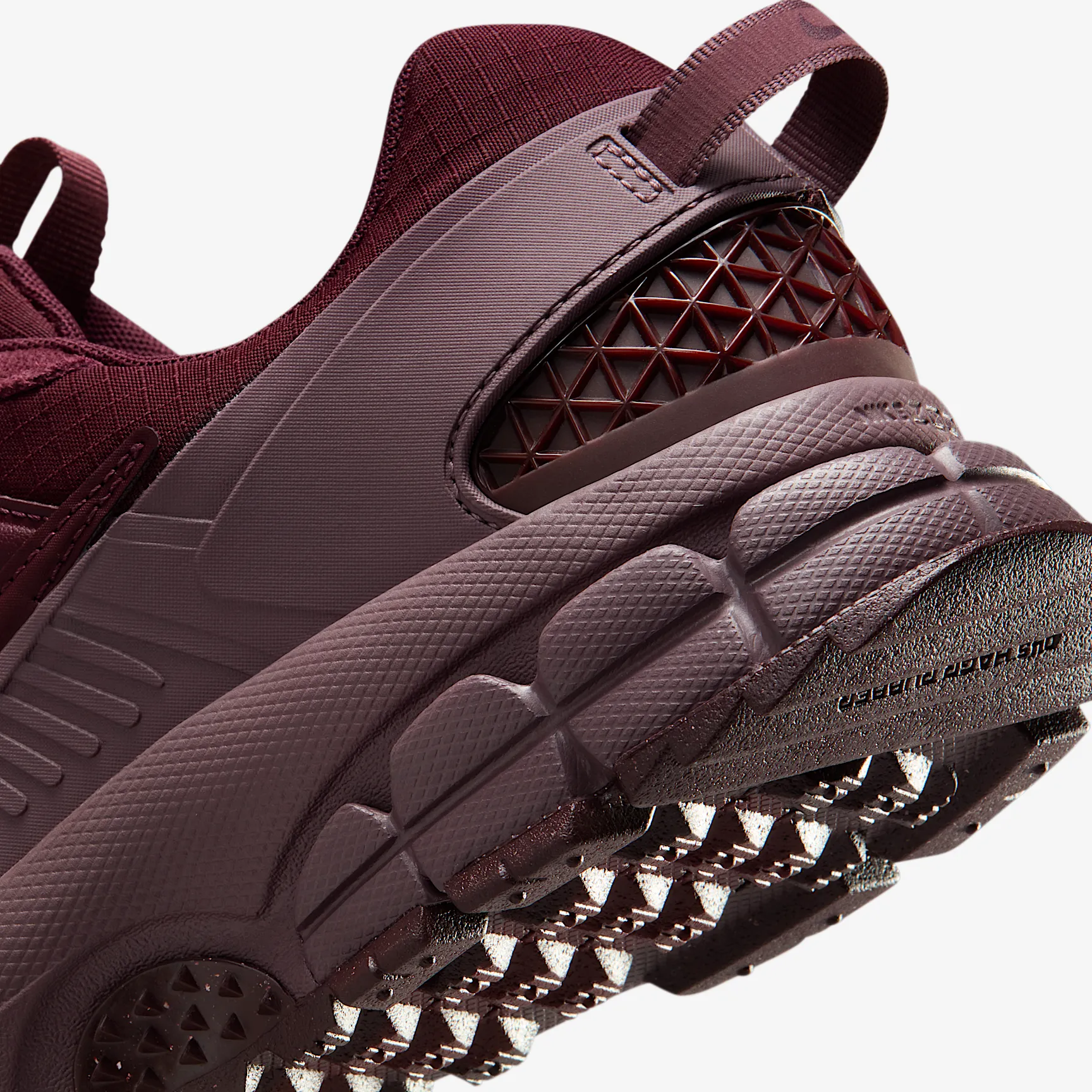552832_Nike-Zoom-Vomero-Roam-WMNS_BURGUNDY-CRUSH_HQ2181-500_img7