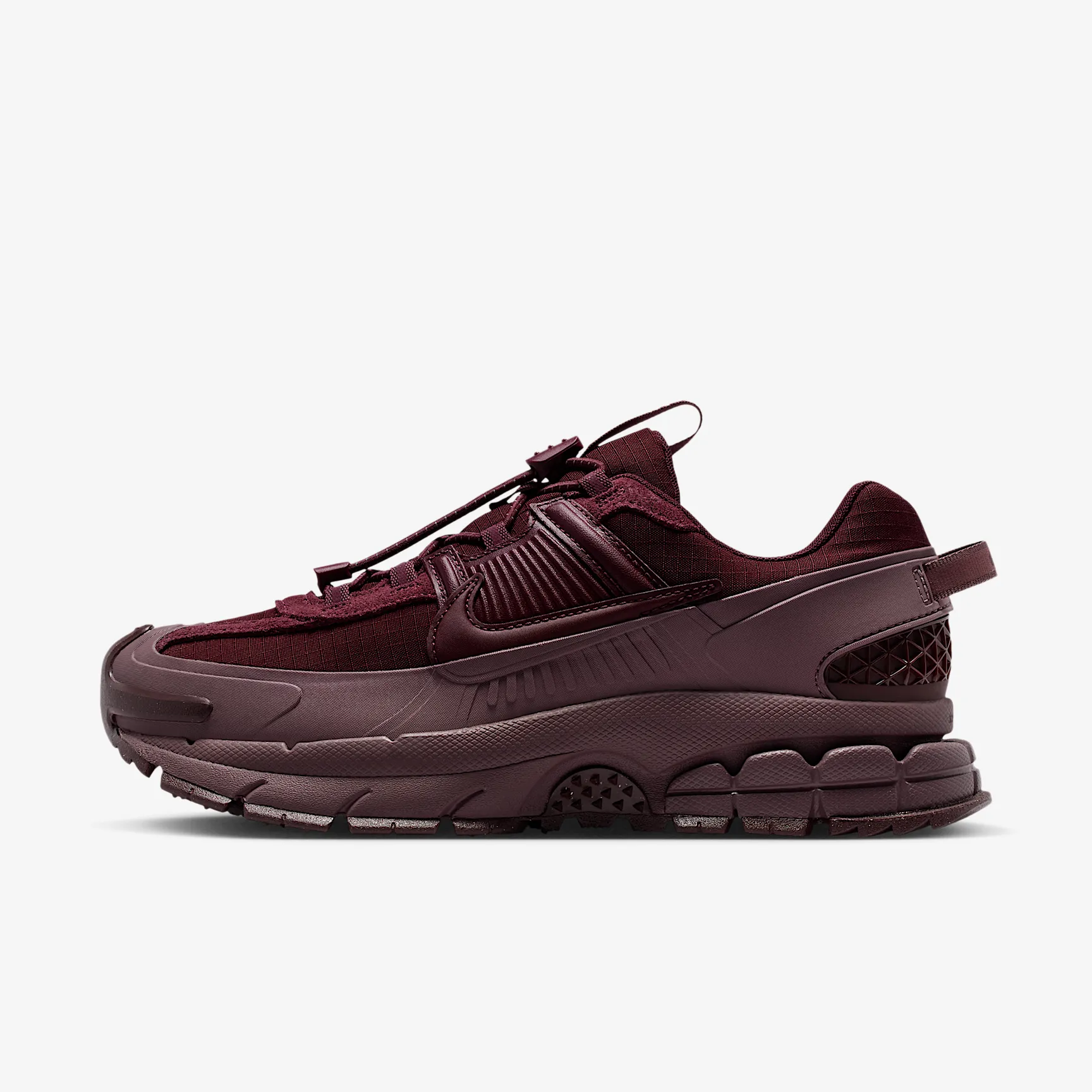 552832_Nike-Zoom-Vomero-Roam-WMNS_BURGUNDY-CRUSH_HQ2181-500_img0