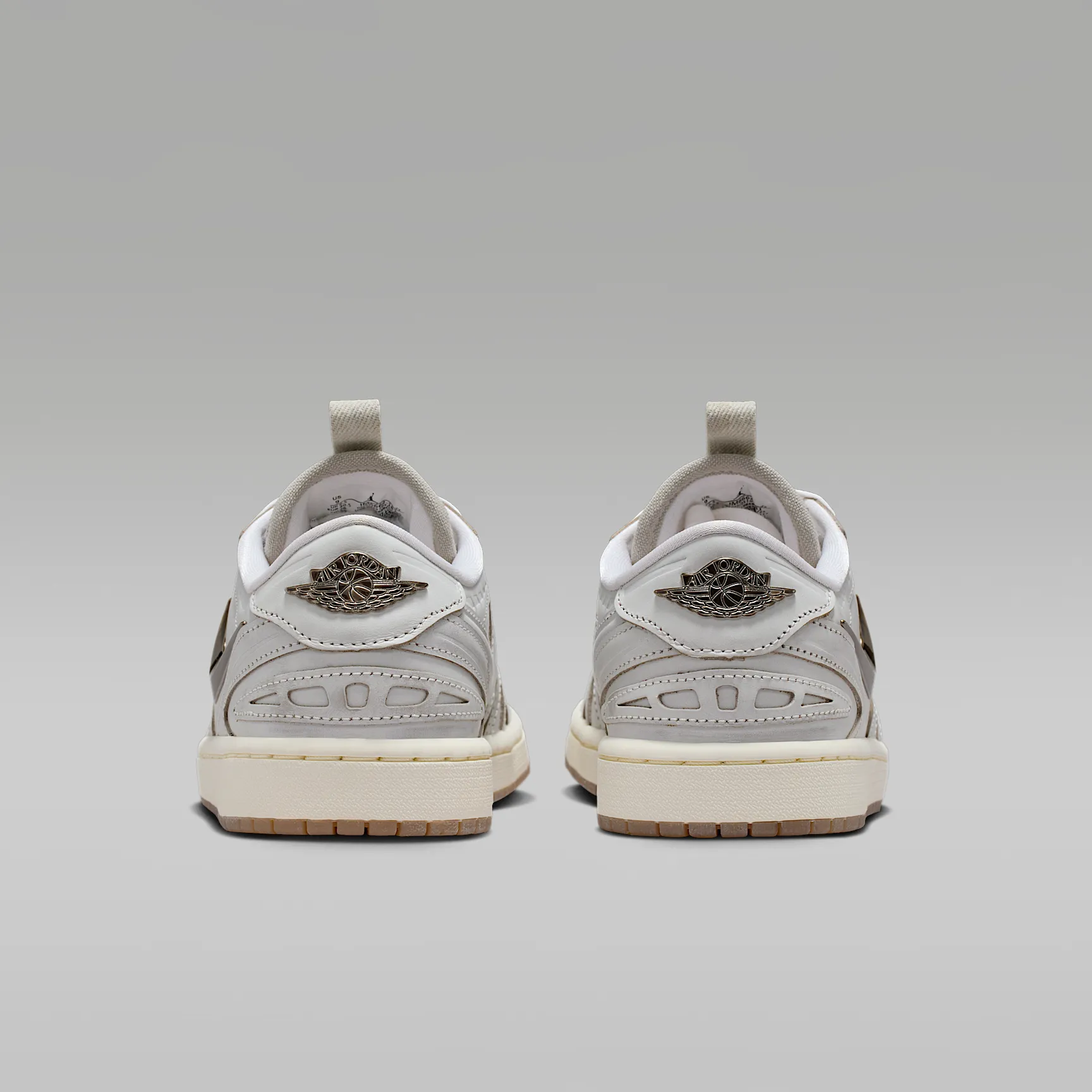 CBCBCB_Air-Jordan-1-Low-Method-of-Make-WMNS_SUMMIT-WHITE_IM6662-181_img5