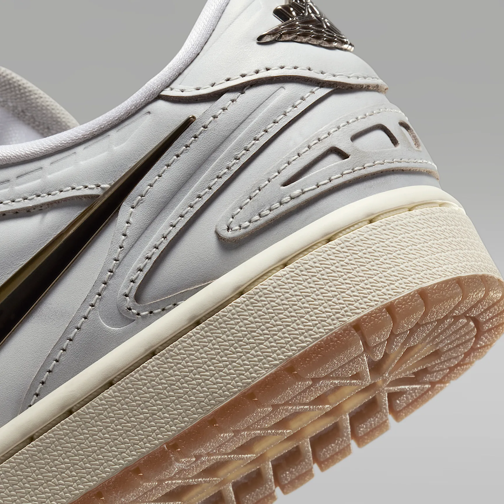 CBCBCB_Air-Jordan-1-Low-Method-of-Make-WMNS_SUMMIT-WHITE_IM6662-181_img7